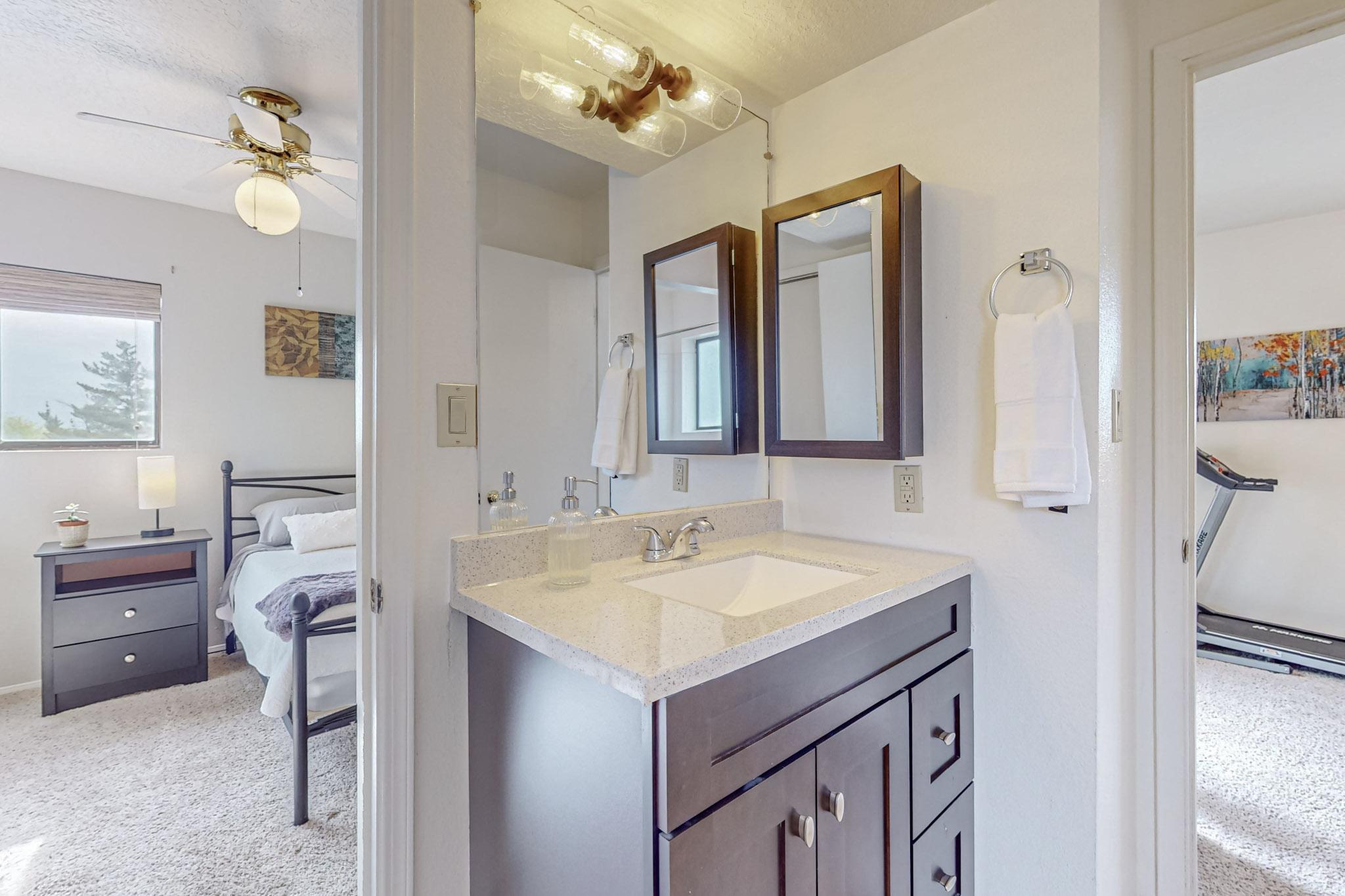 10215 Oso Grande Road NE