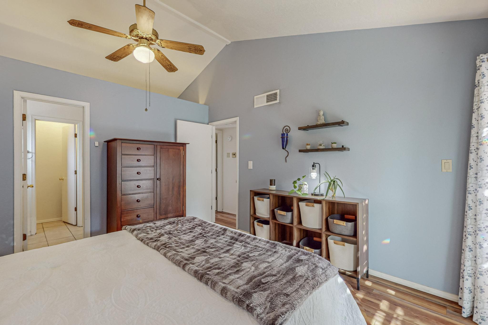 10215 Oso Grande Road NE