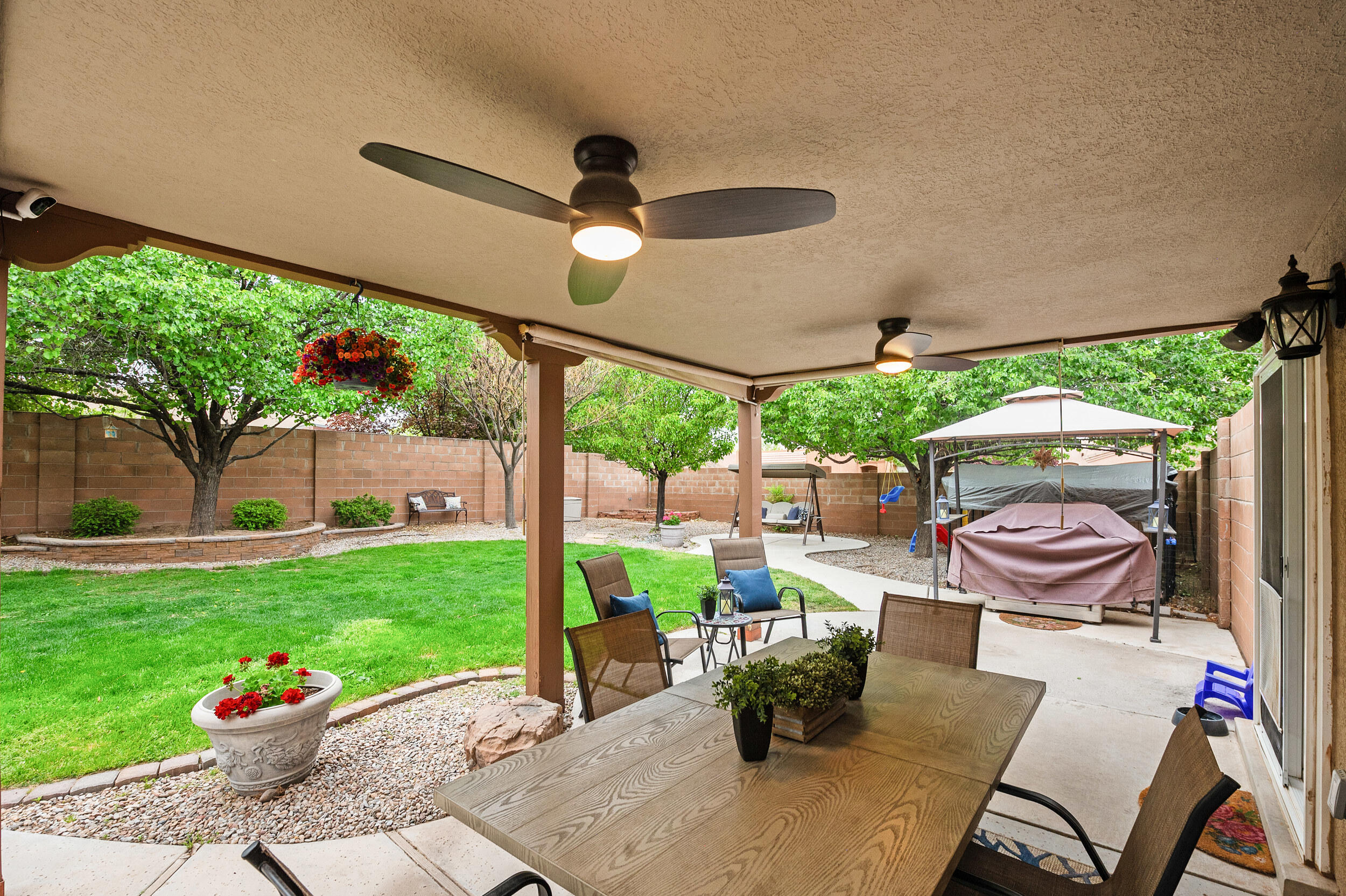 7719 Calle Paraiso NE