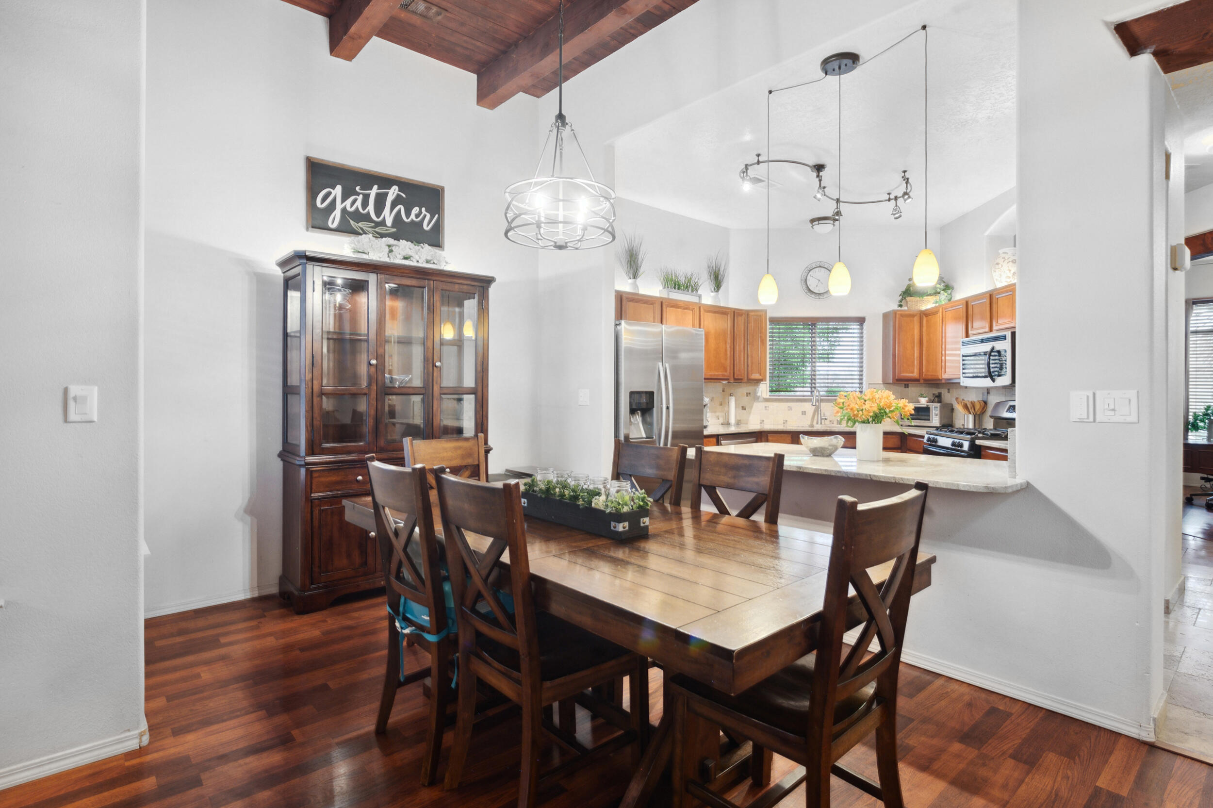 7719 Calle Paraiso NE