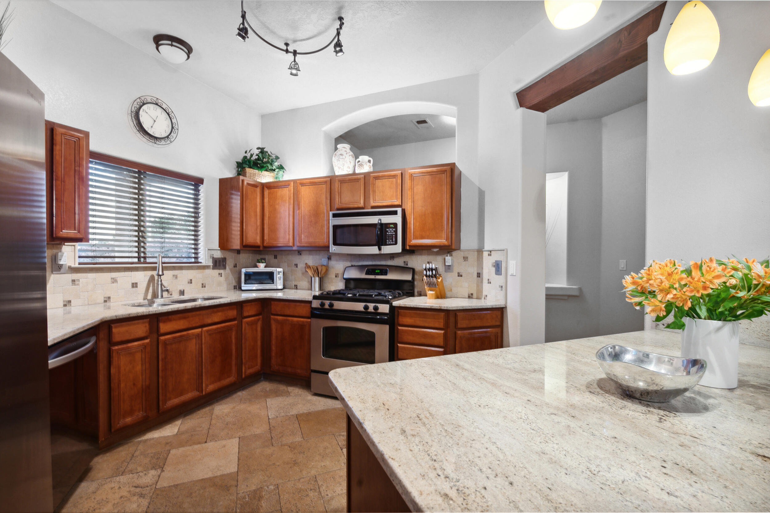 7719 Calle Paraiso NE