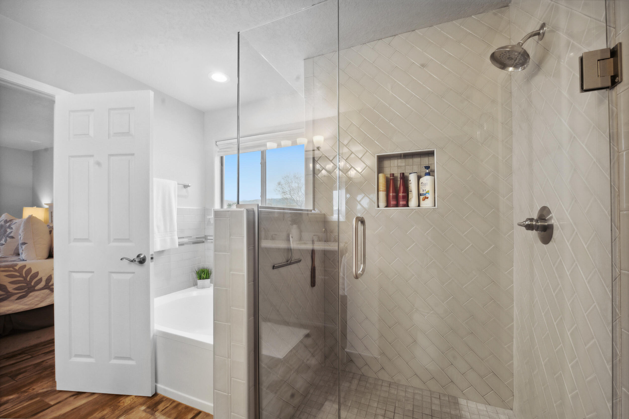 7719 Calle Paraiso NE