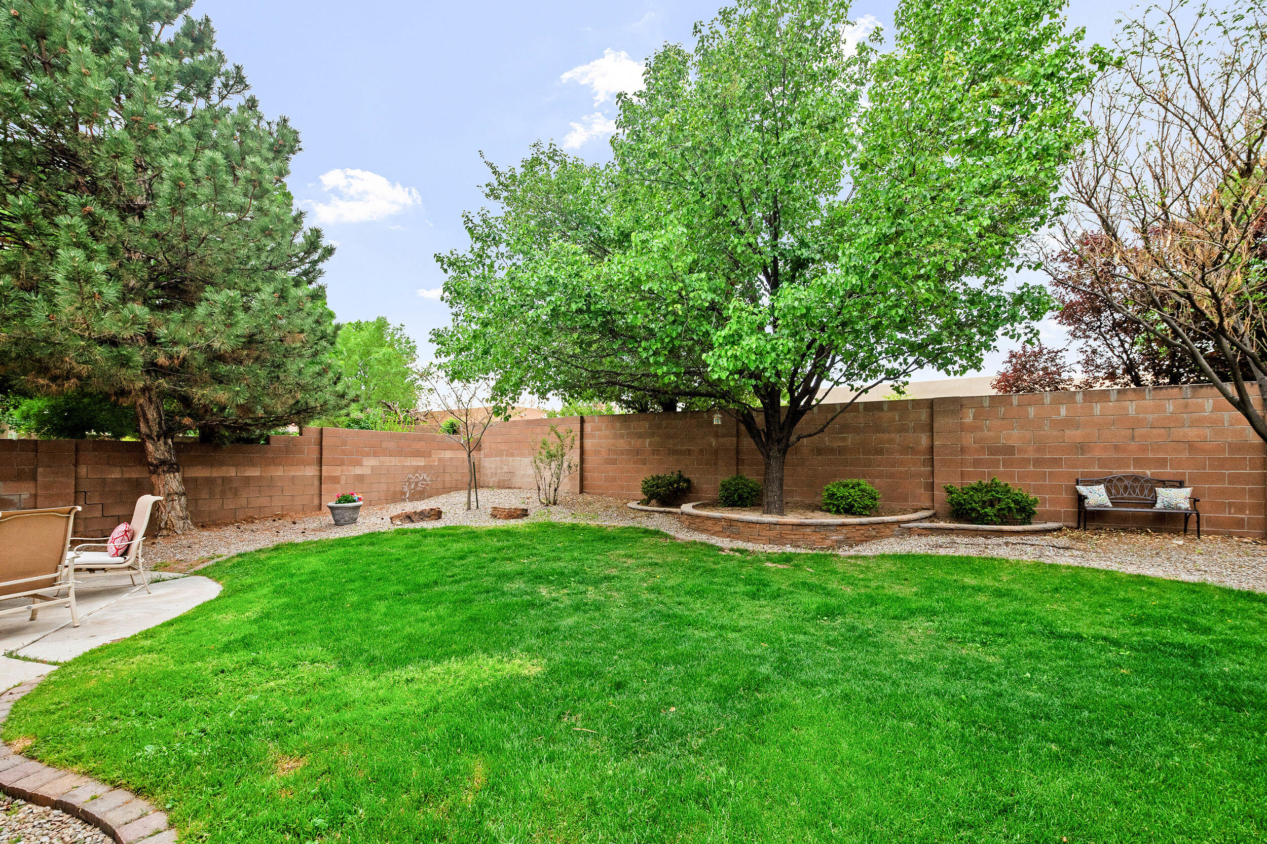 7719 Calle Paraiso NE