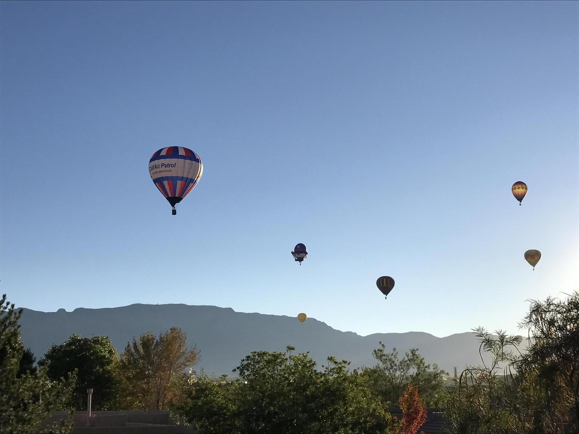 7719 Calle Paraiso NE