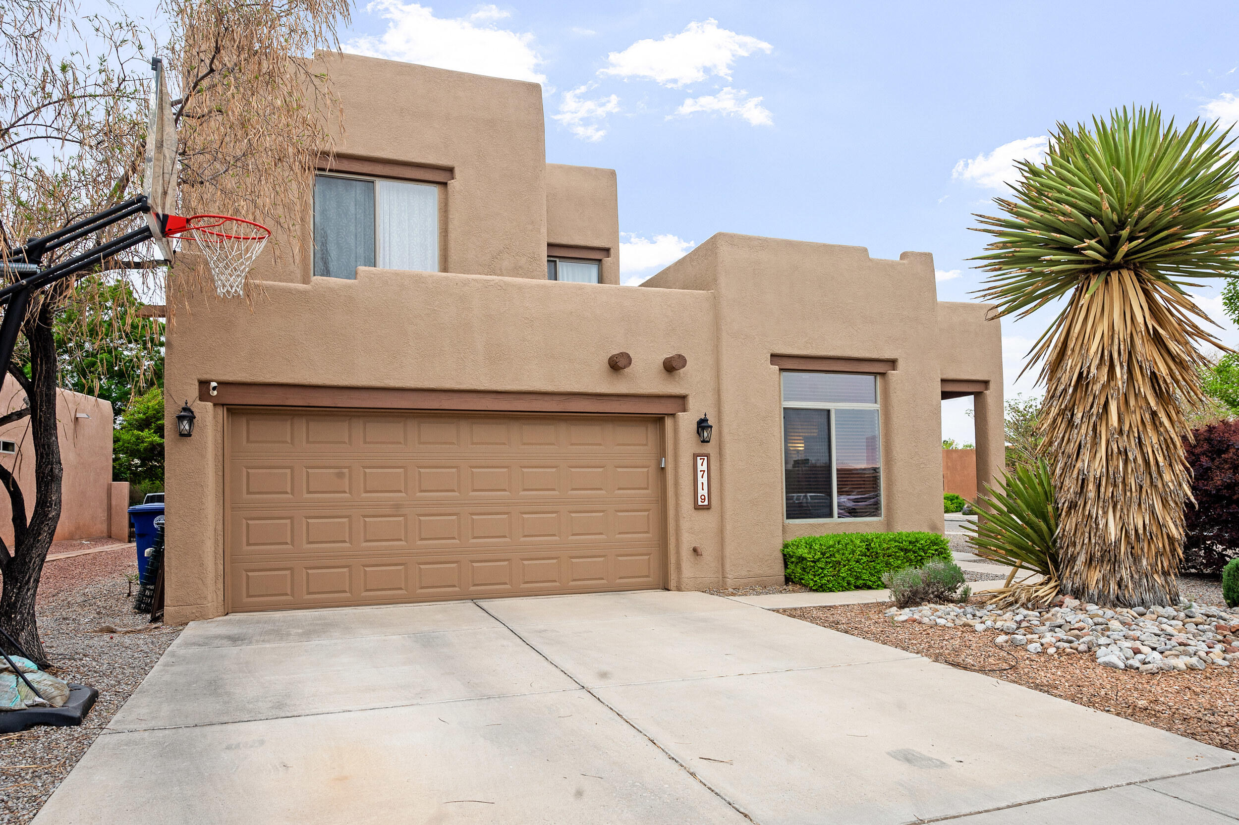 7719 Calle Paraiso NE