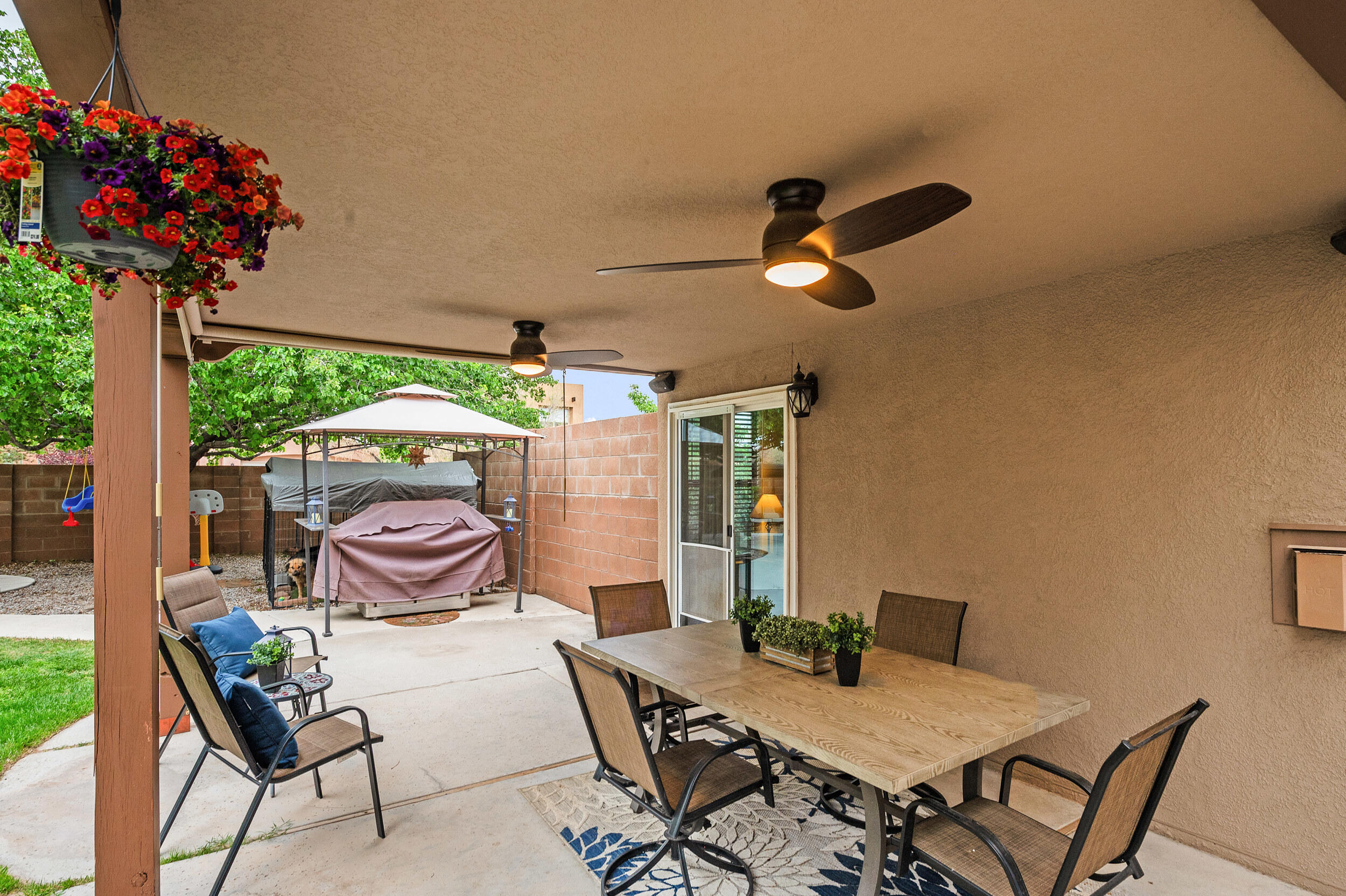 7719 Calle Paraiso NE