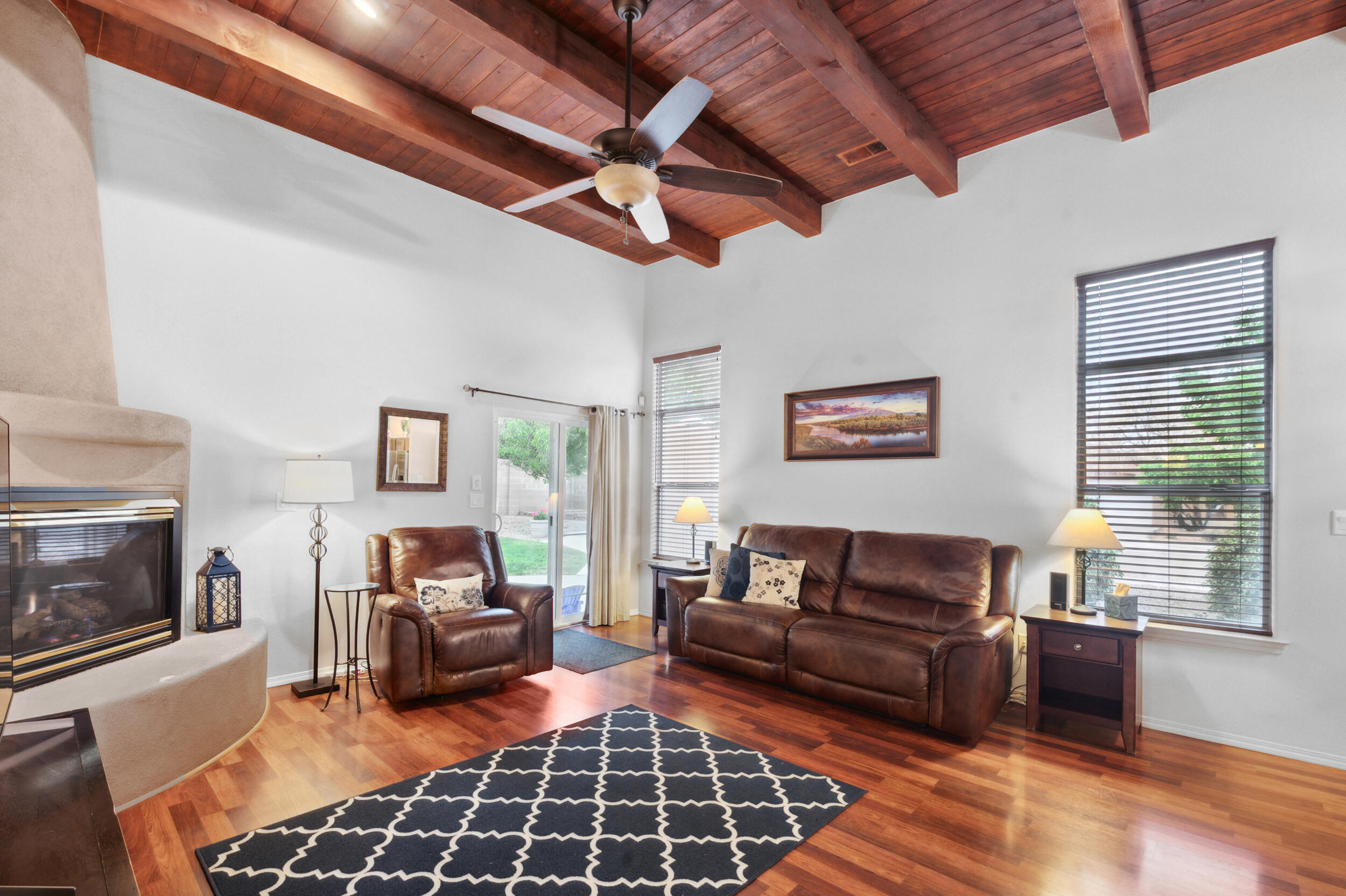 7719 Calle Paraiso NE