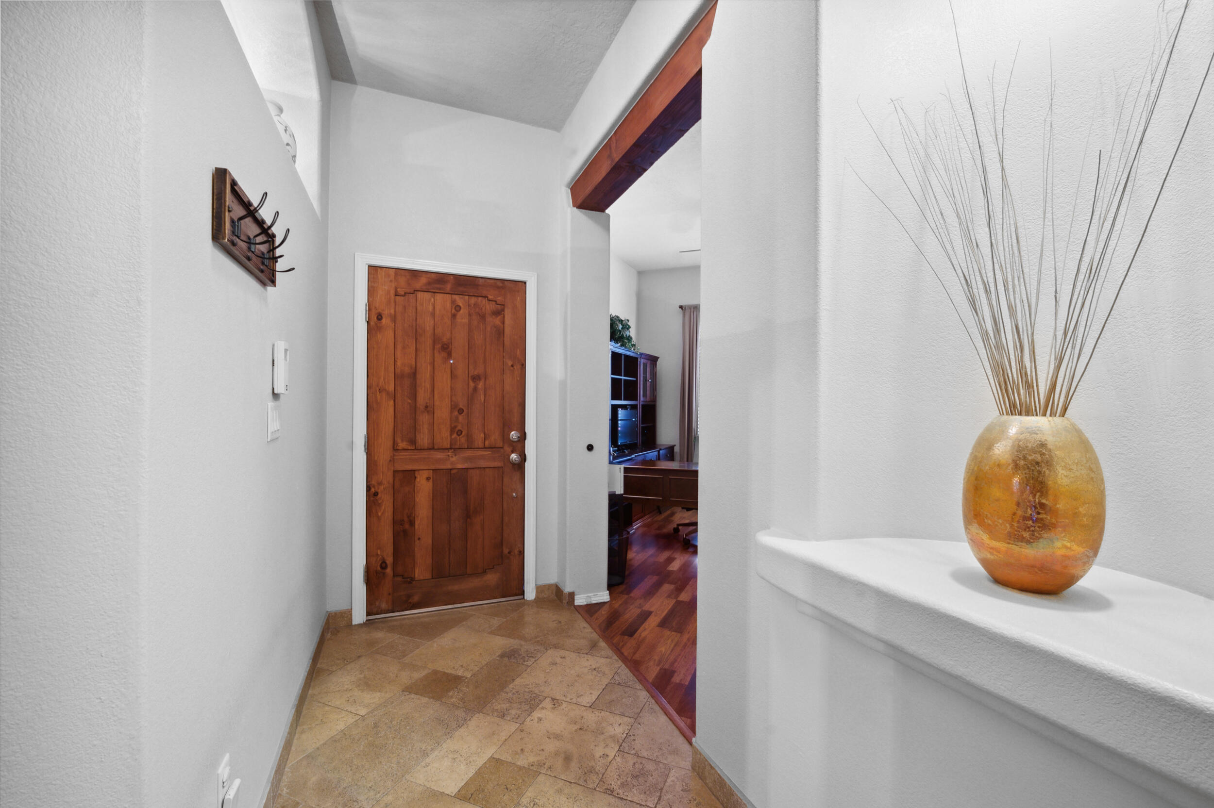 7719 Calle Paraiso NE