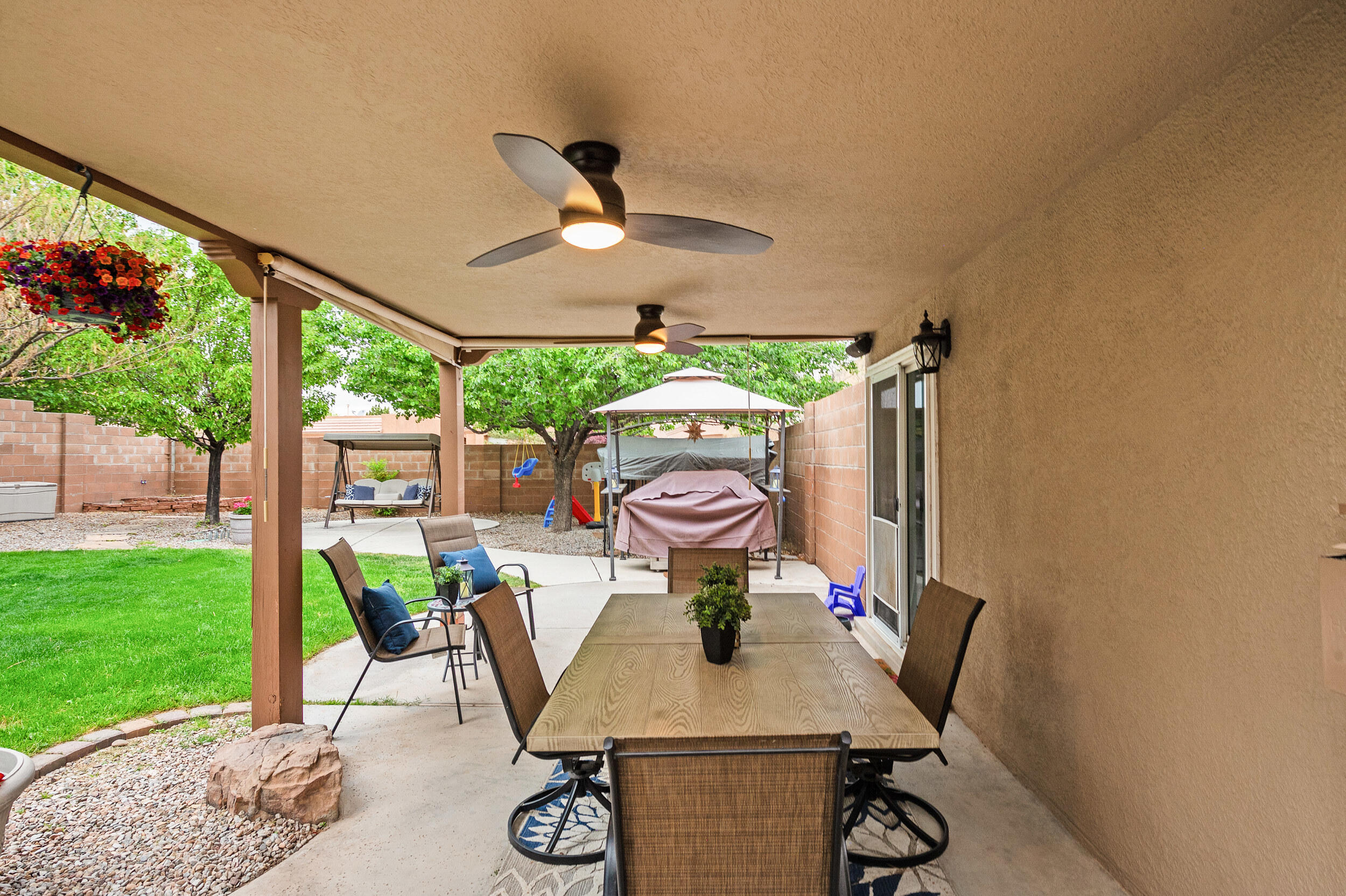 7719 Calle Paraiso NE