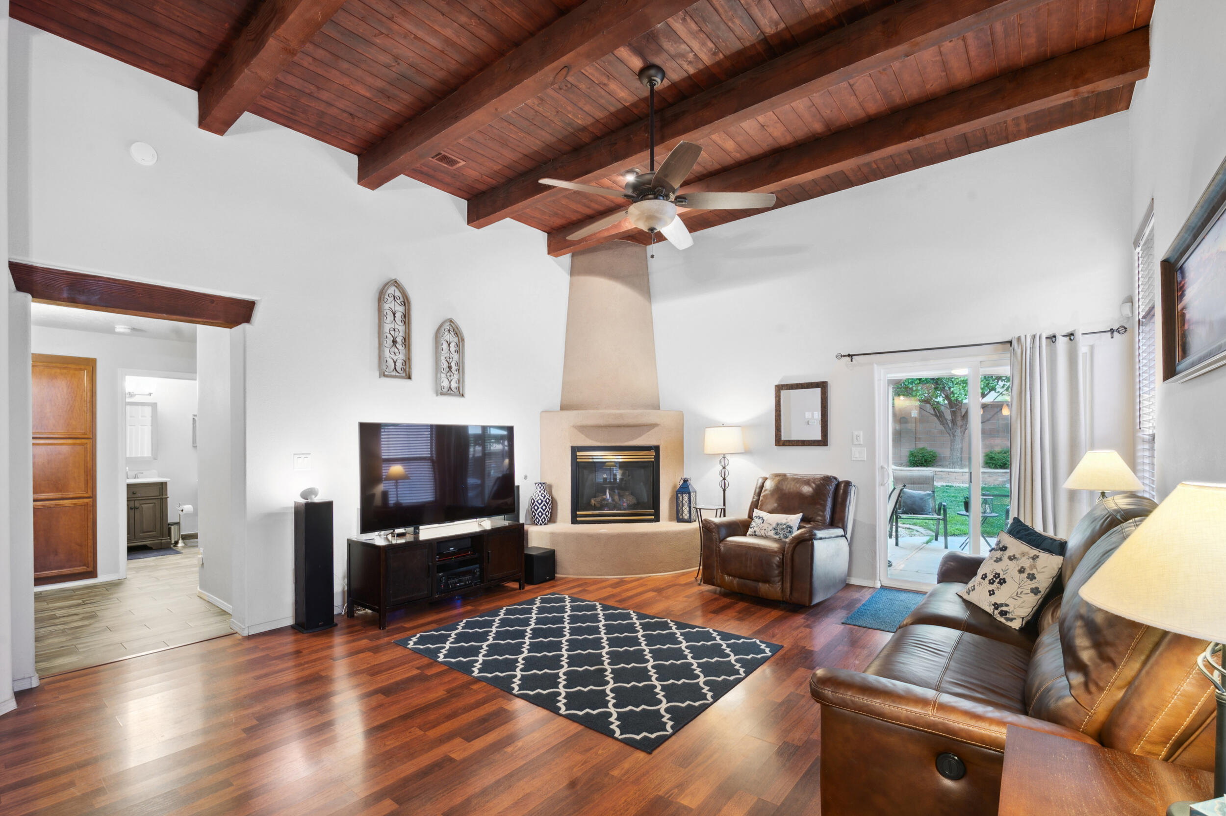 7719 Calle Paraiso NE