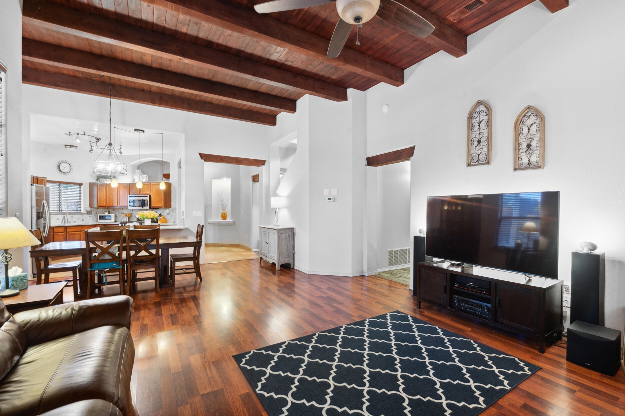 7719 Calle Paraiso NE