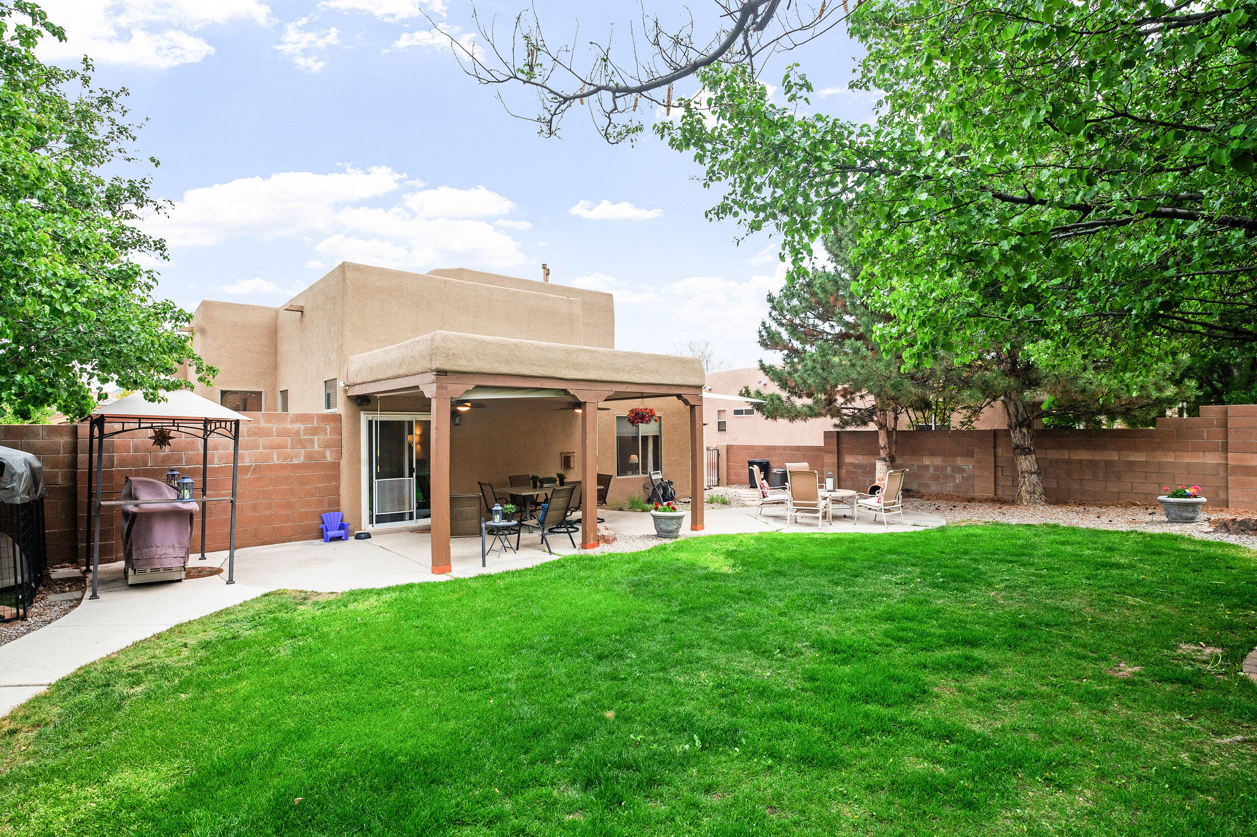 7719 Calle Paraiso NE