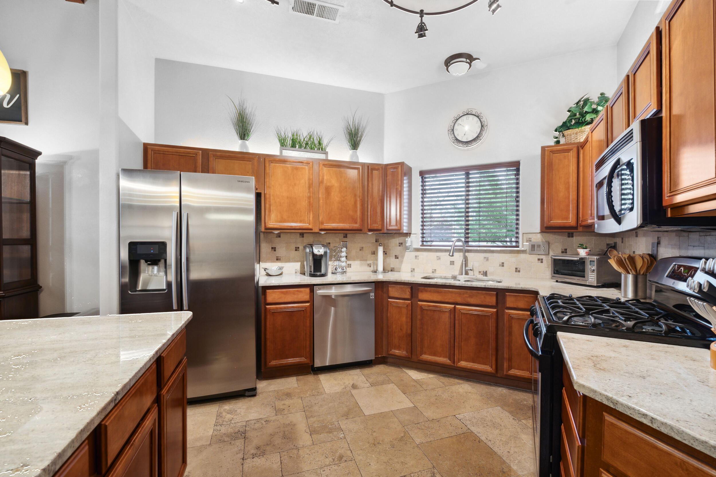 7719 Calle Paraiso NE