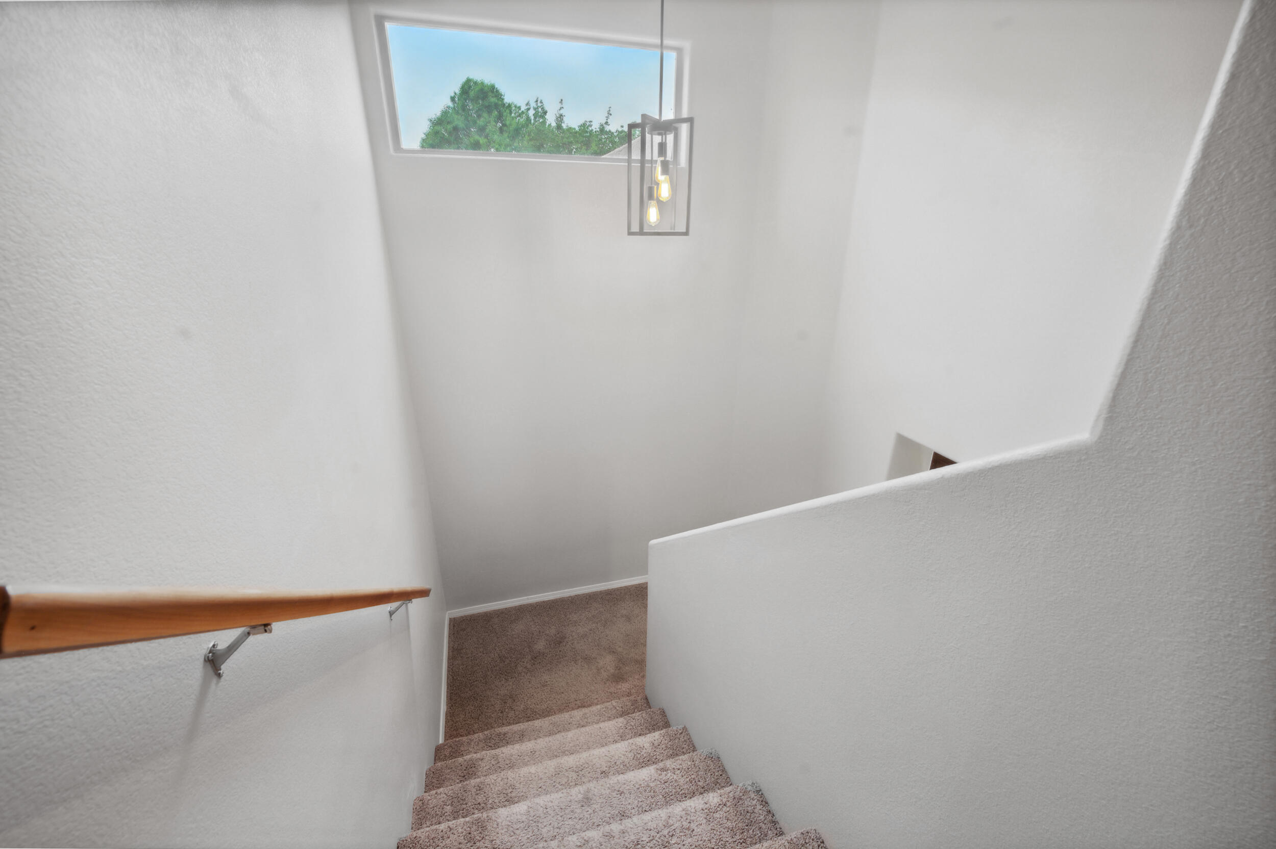 7719 Calle Paraiso NE