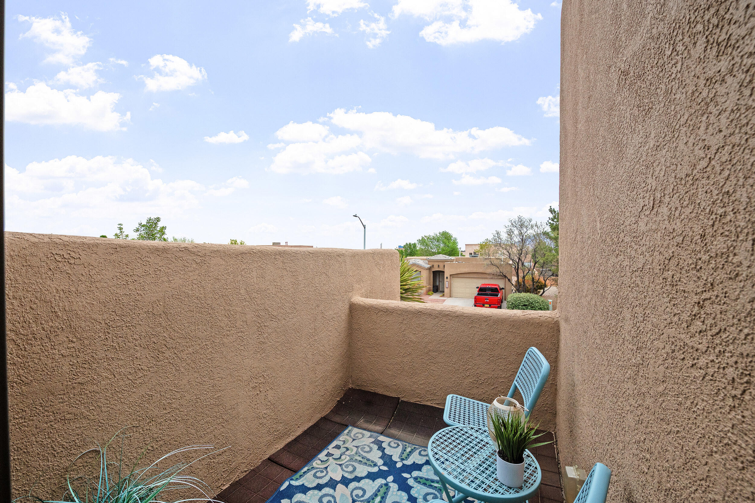 7719 Calle Paraiso NE