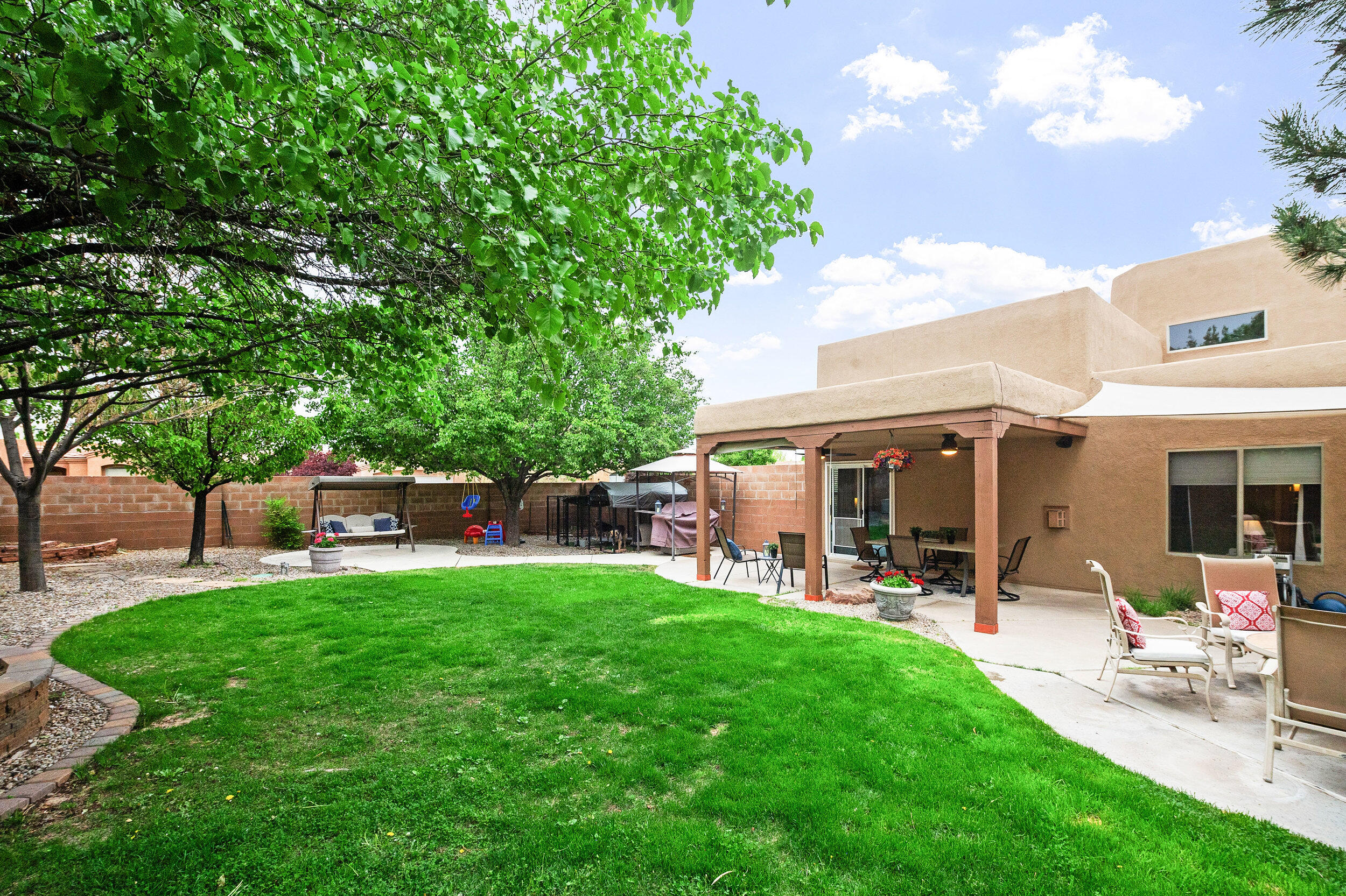 7719 Calle Paraiso NE