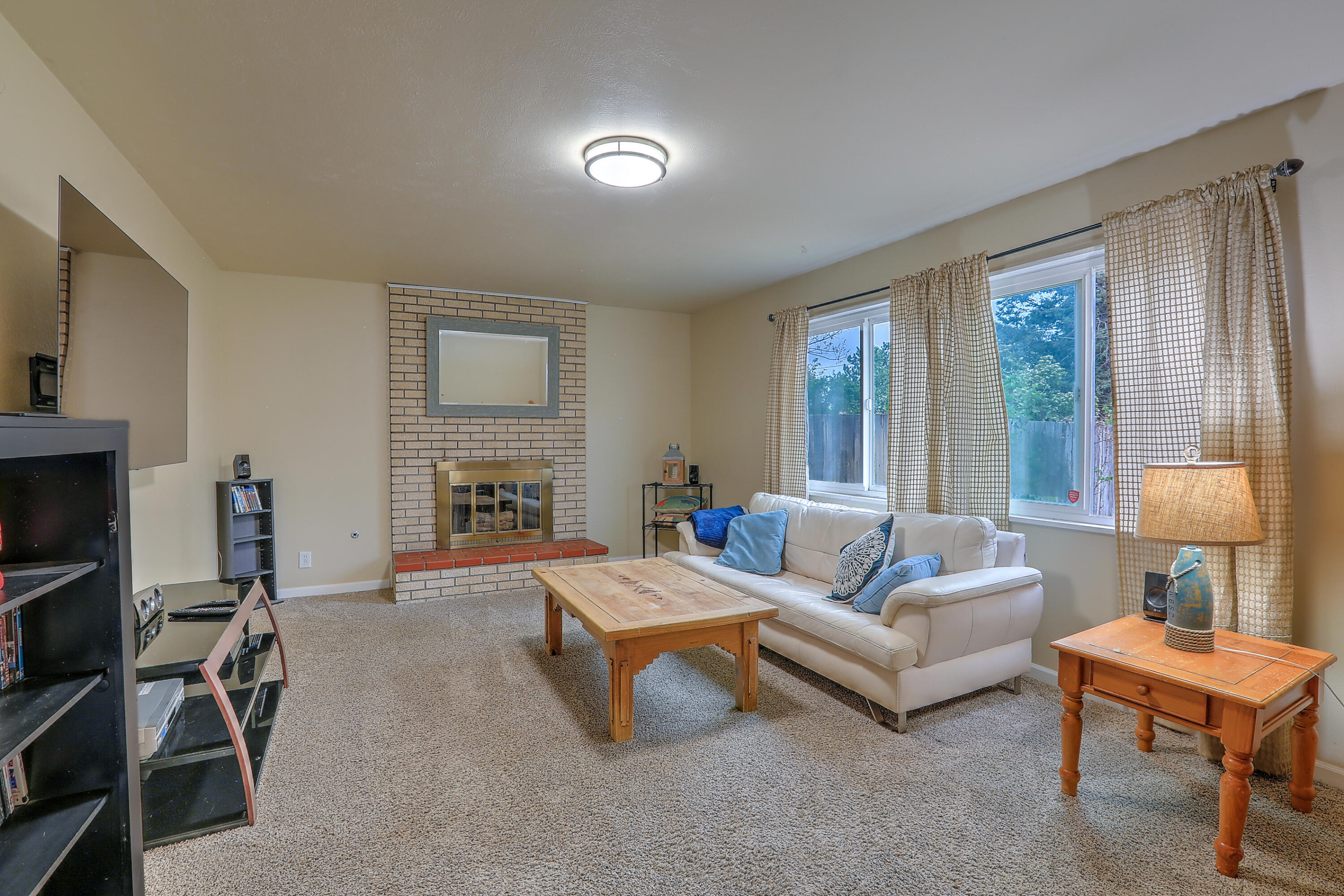 6101 Rogers Avenue NE