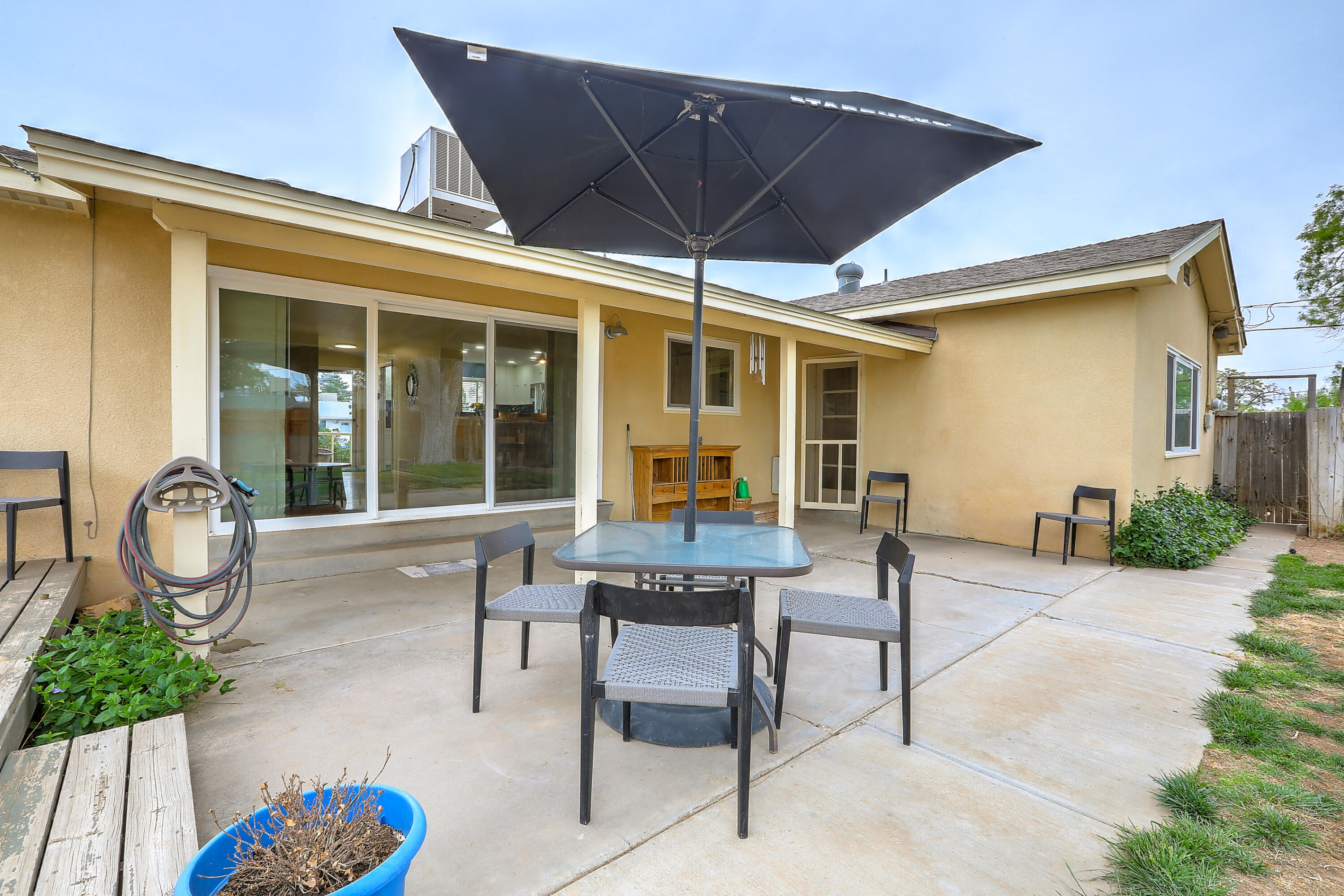 6101 Rogers Avenue NE