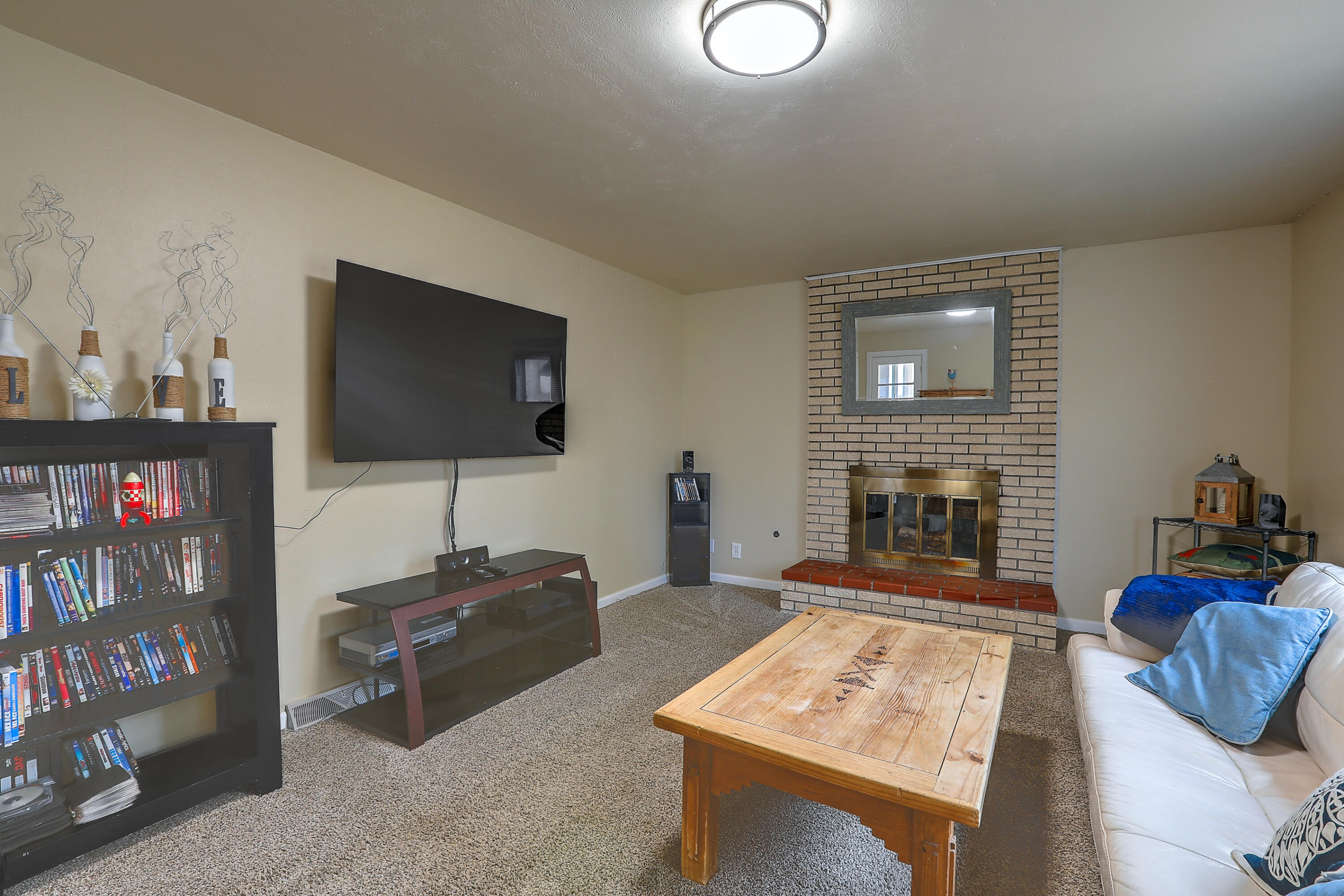 6101 Rogers Avenue NE