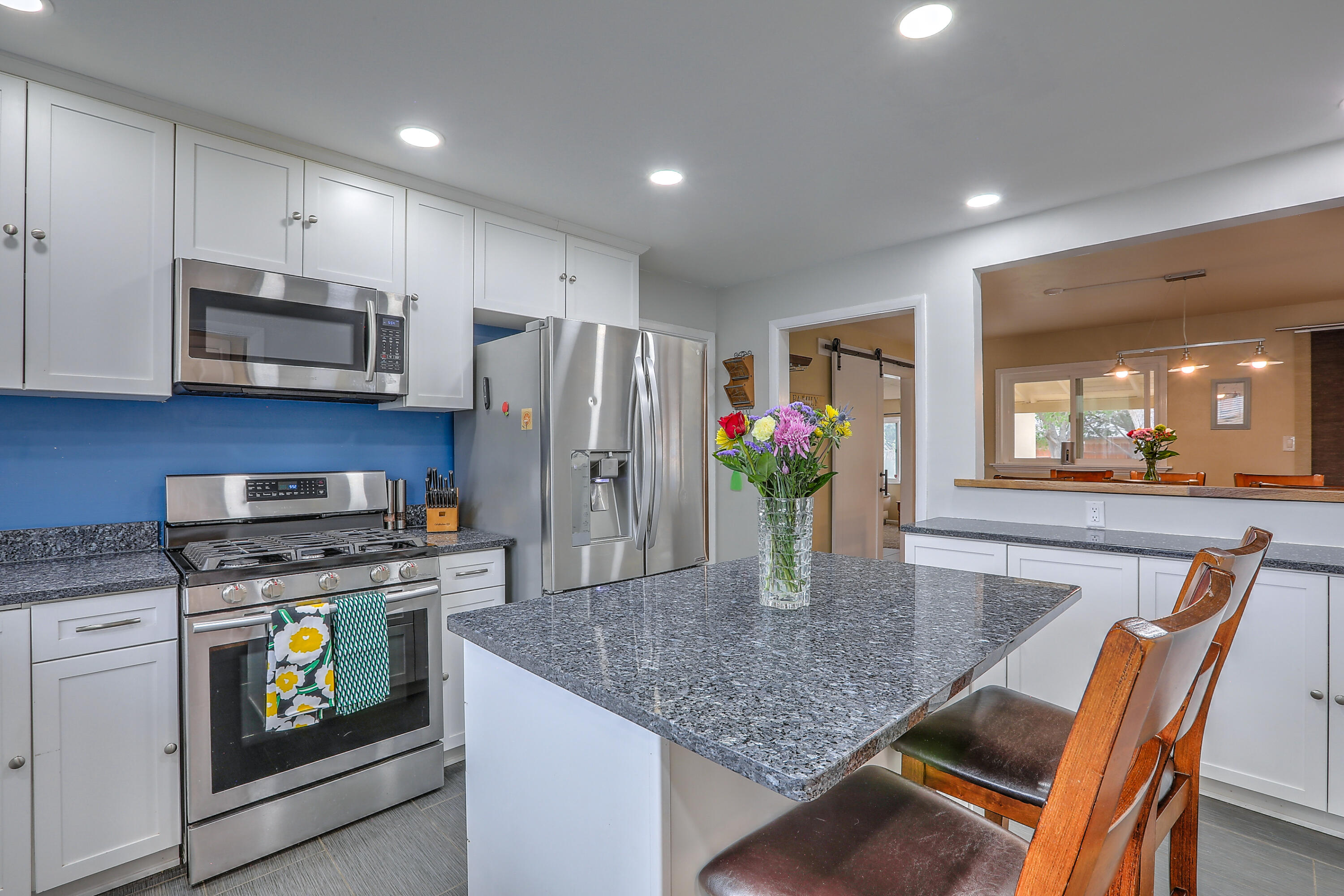 6101 Rogers Avenue NE