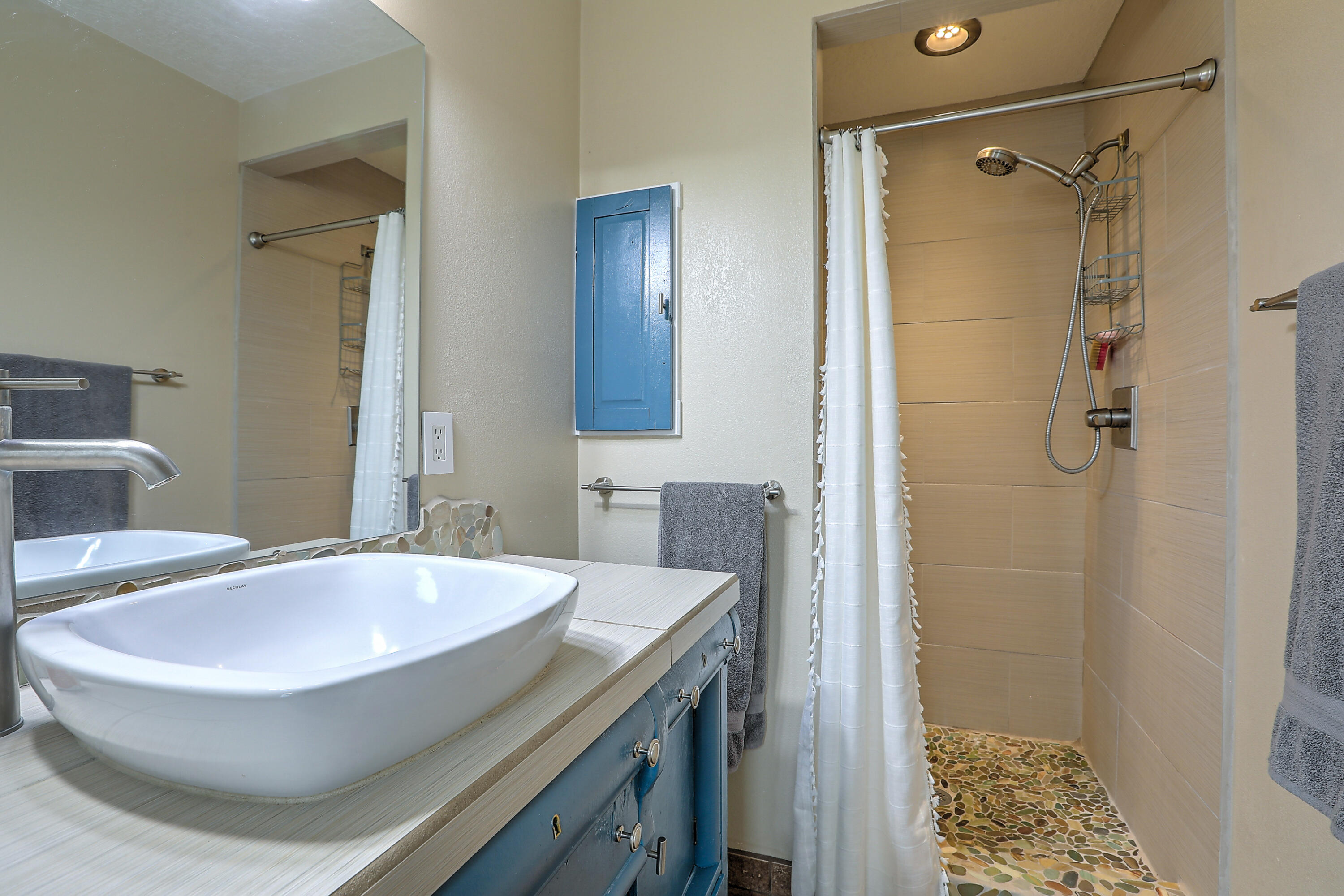 6101 Rogers Avenue NE