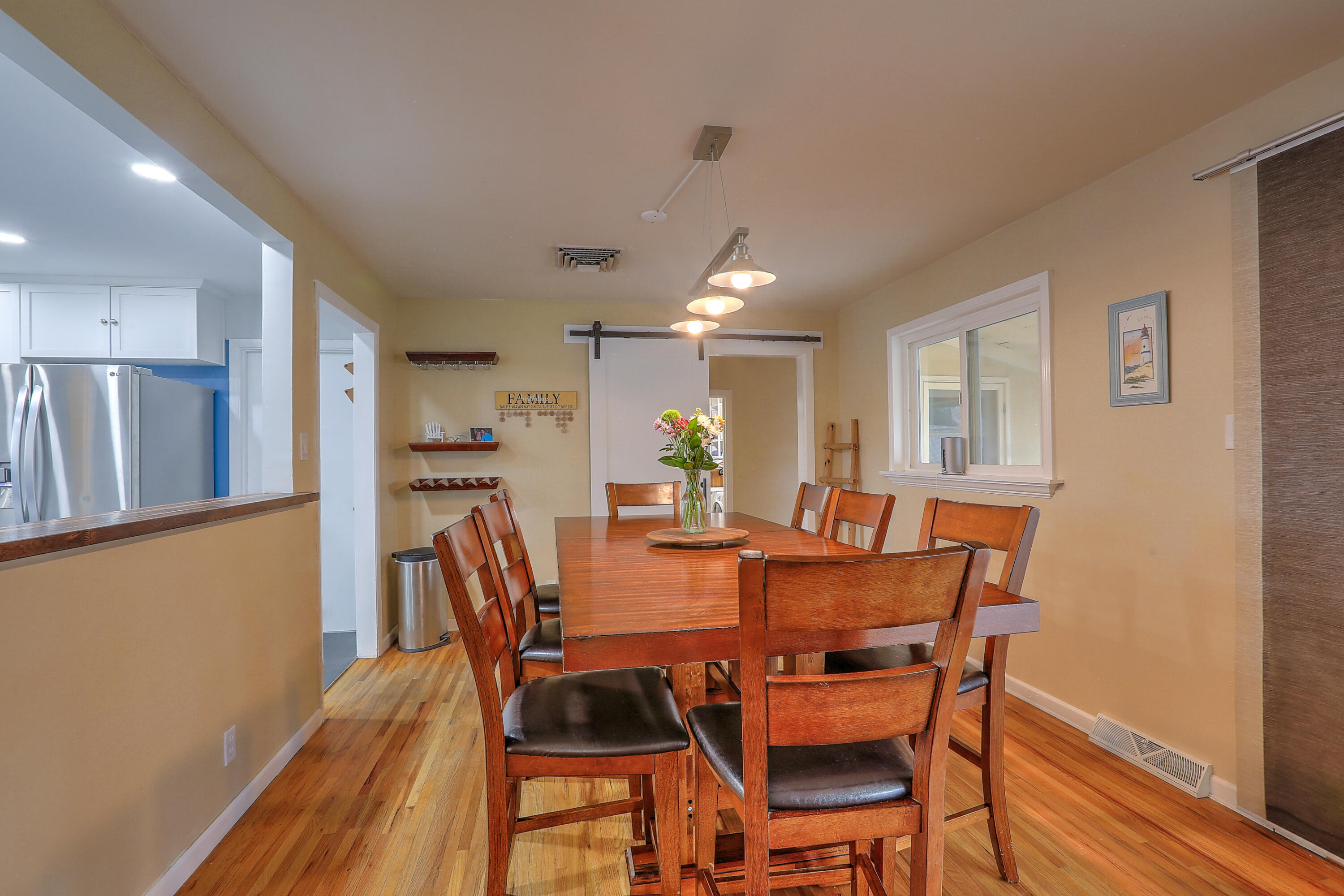 6101 Rogers Avenue NE