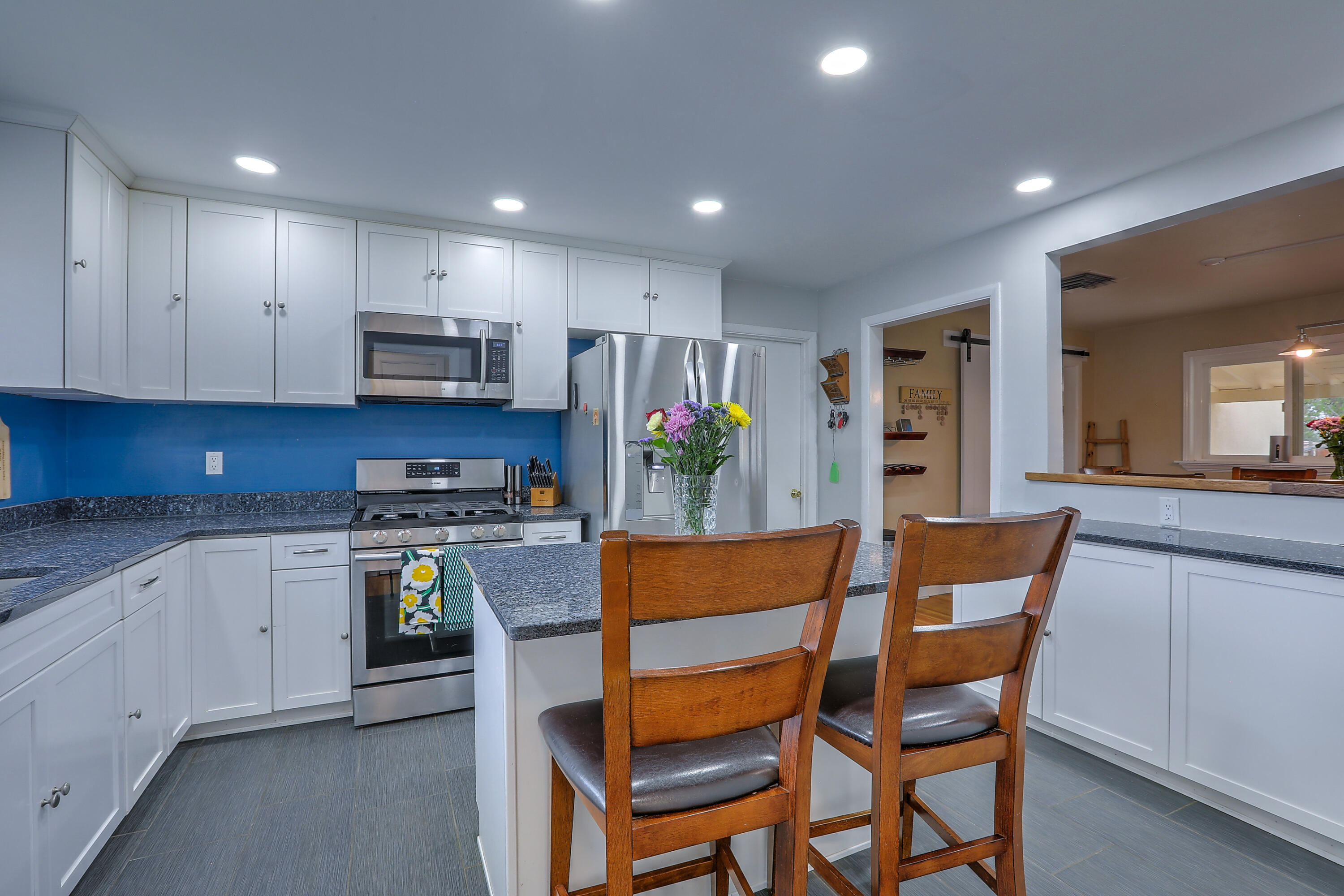 6101 Rogers Avenue NE