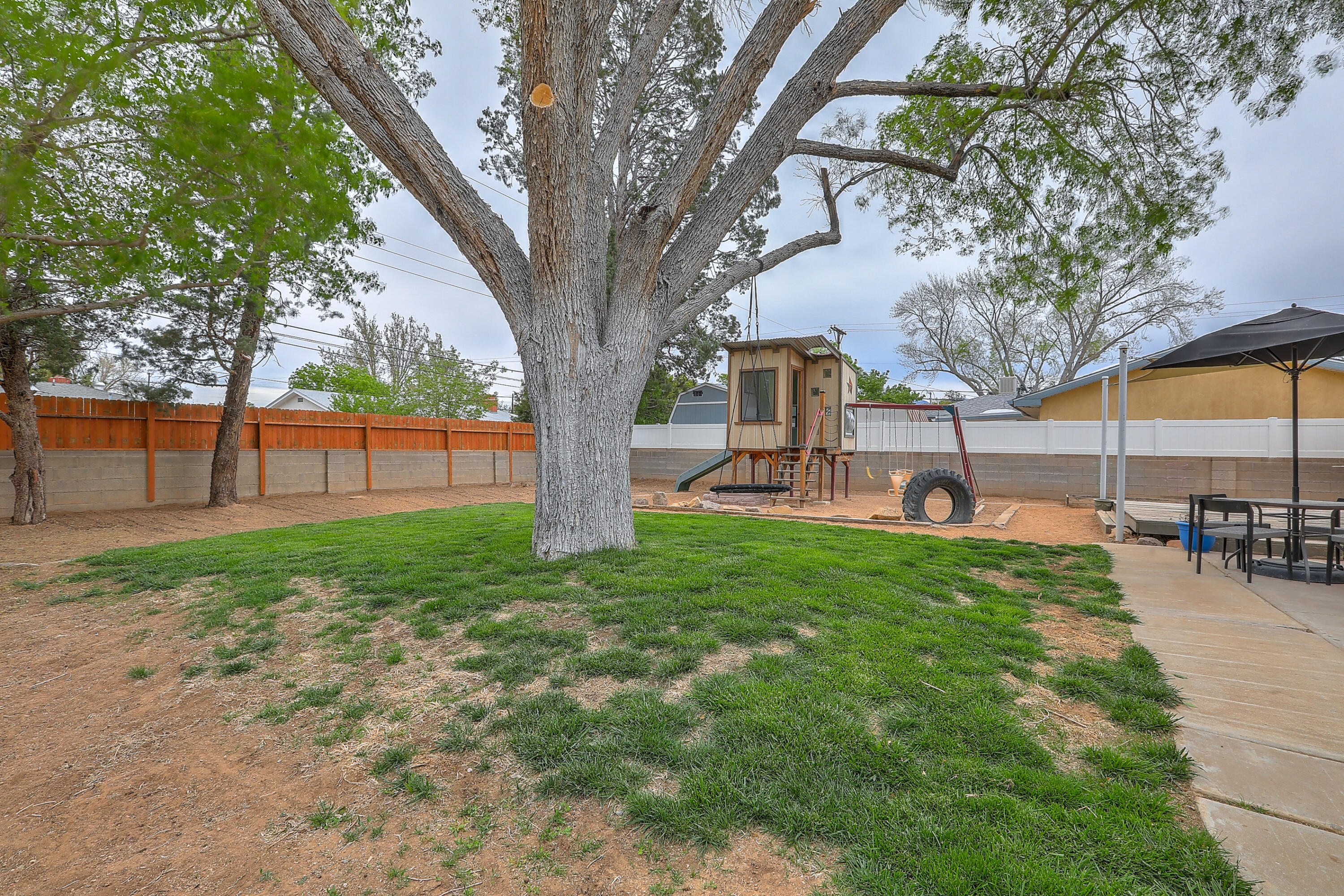 6101 Rogers Avenue NE