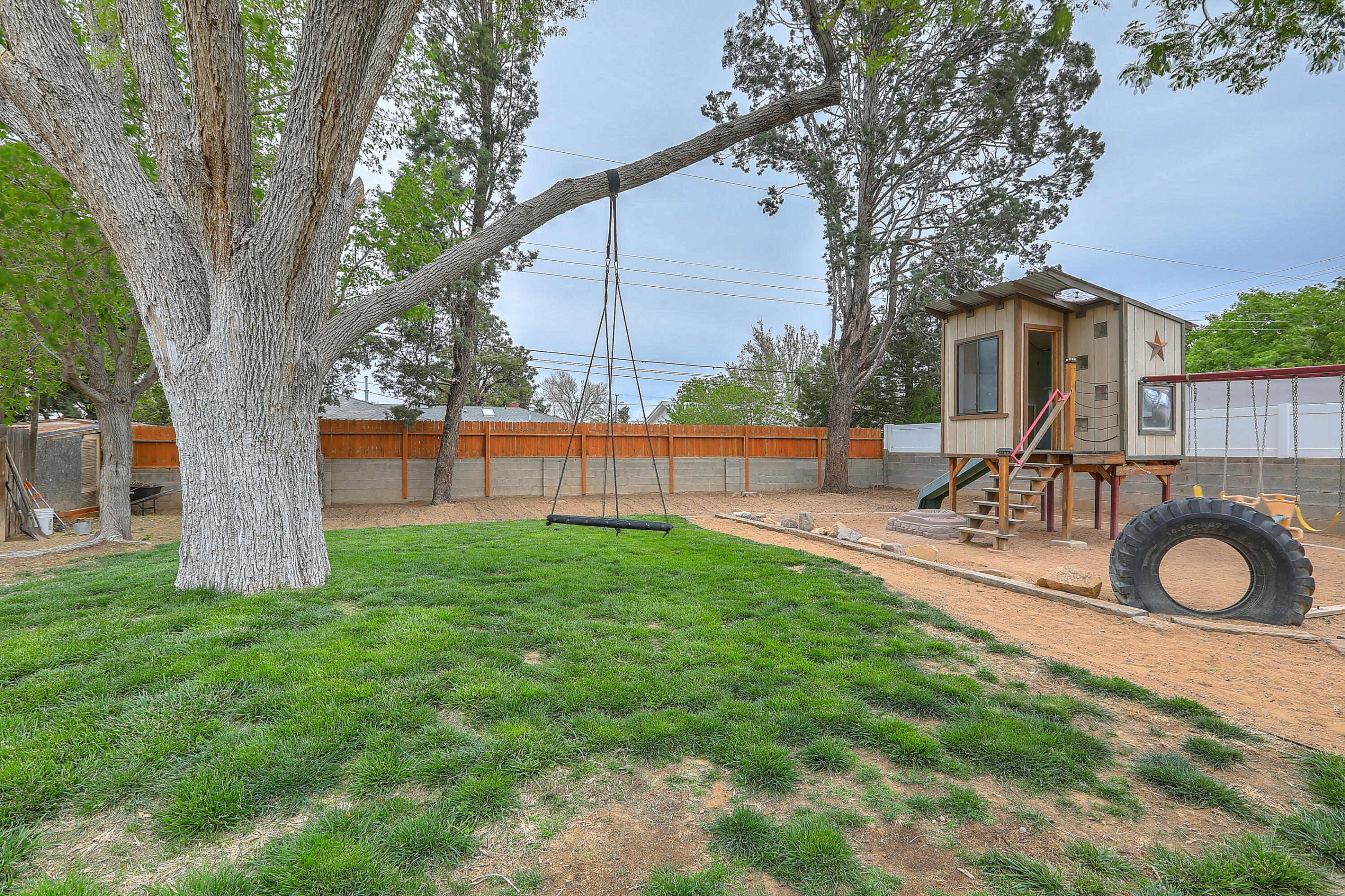 6101 Rogers Avenue NE