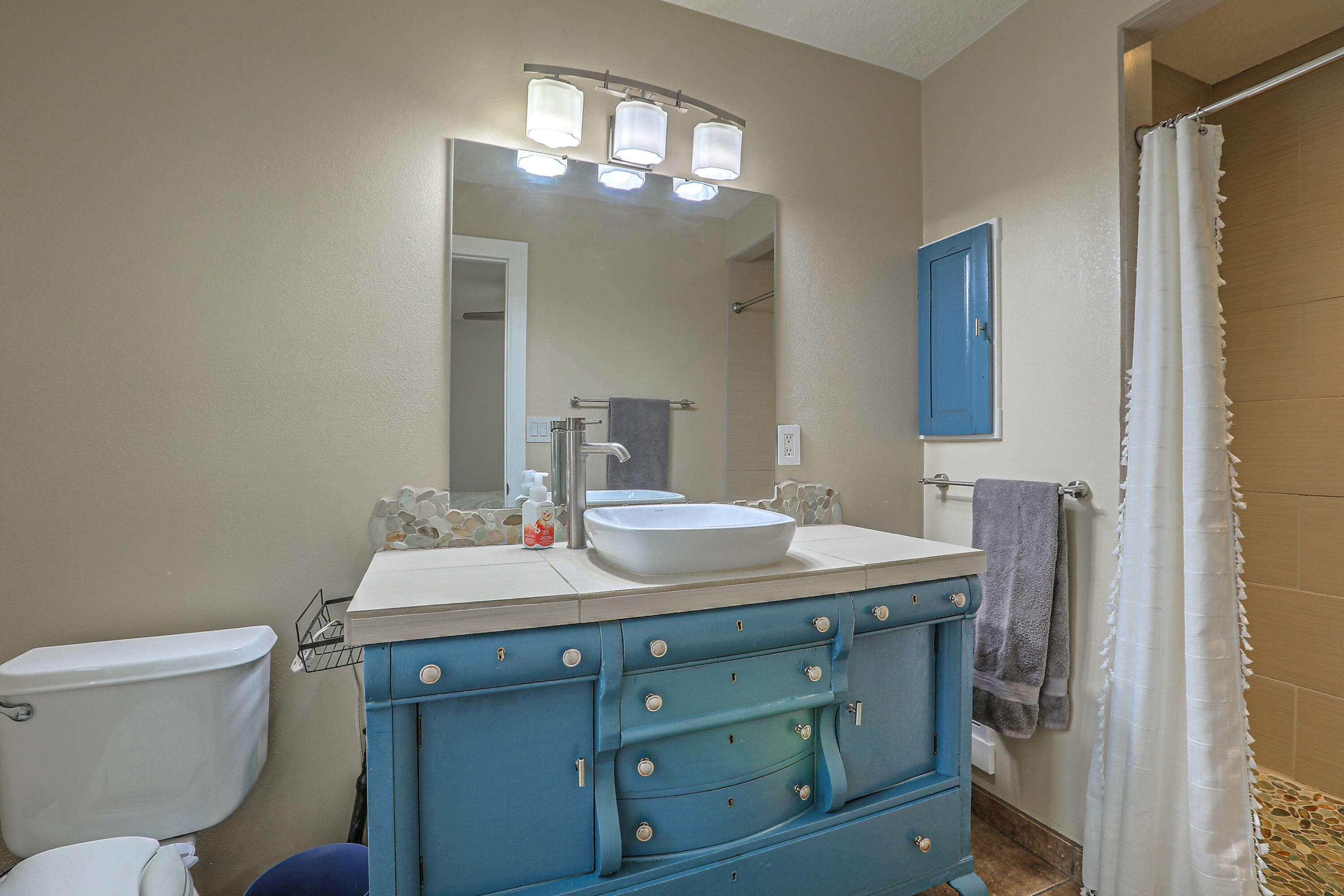 6101 Rogers Avenue NE