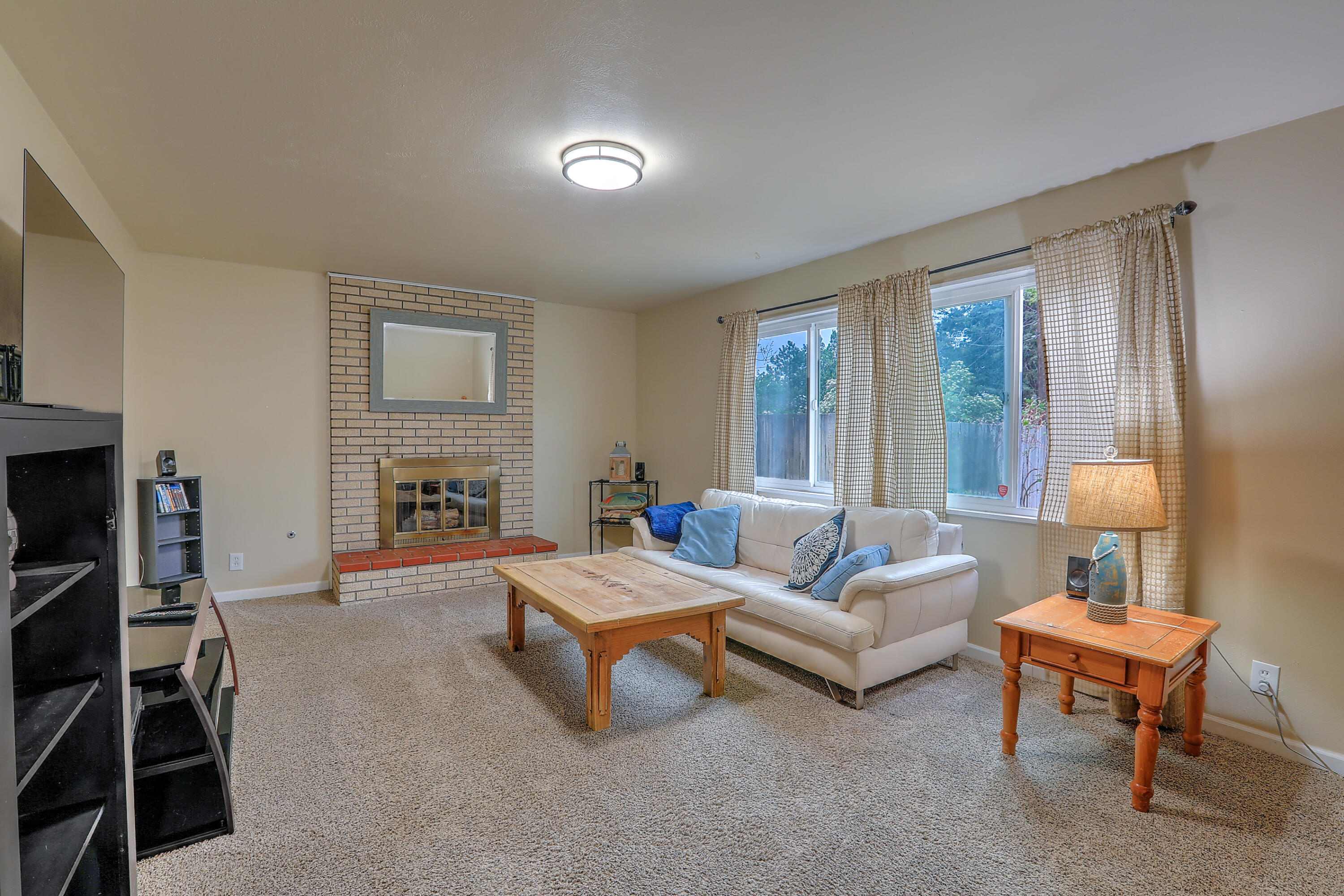 6101 Rogers Avenue NE