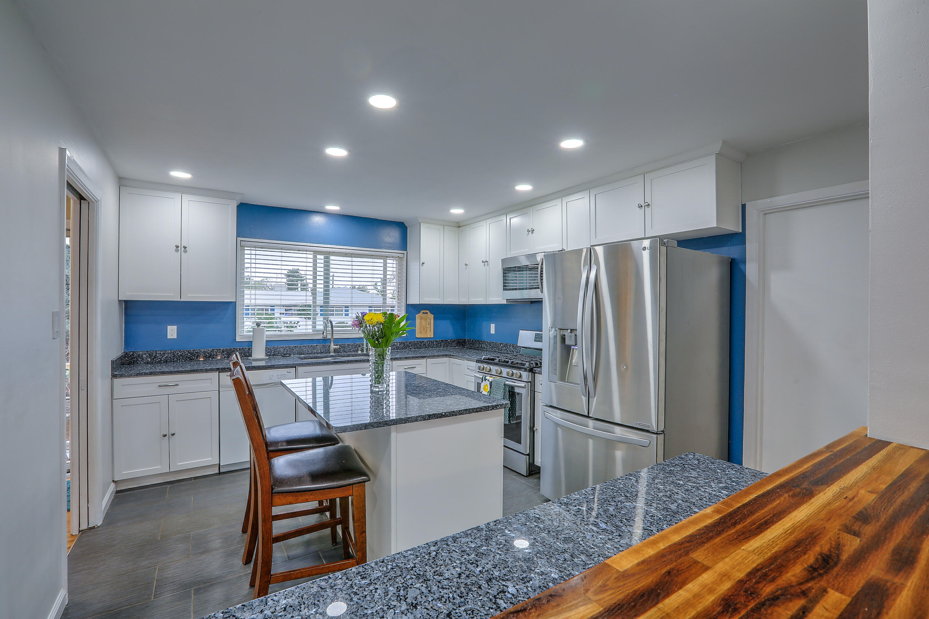 6101 Rogers Avenue NE