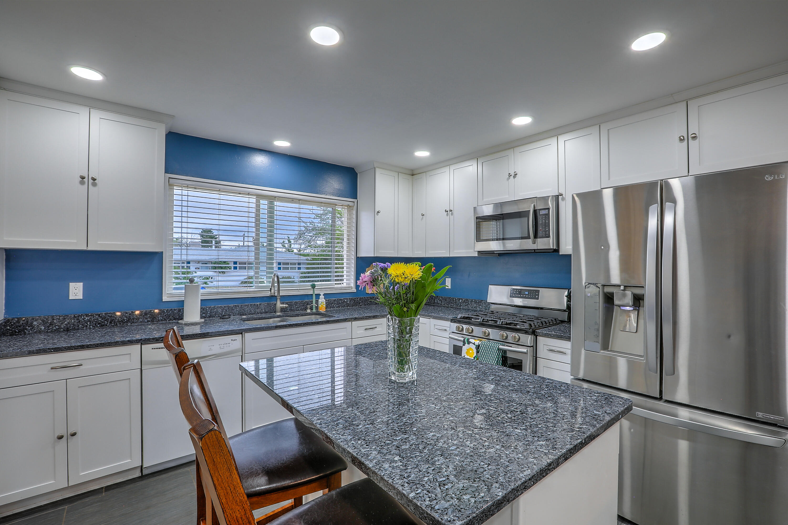 6101 Rogers Avenue NE