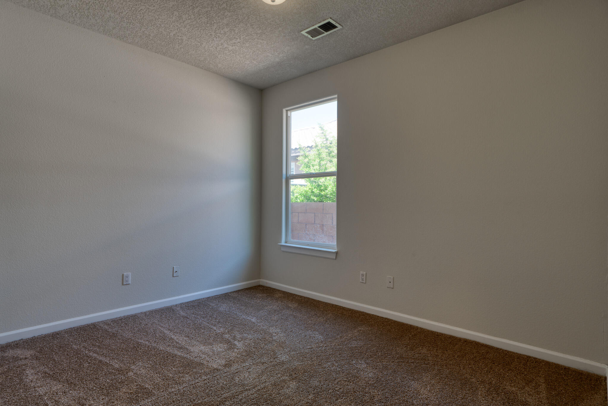 3520 North Pole Loop NE