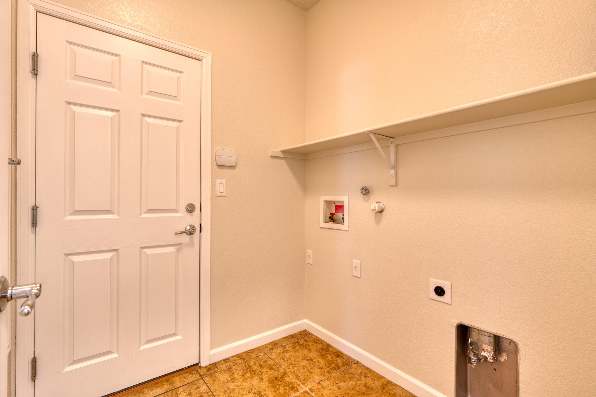 3520 North Pole Loop NE