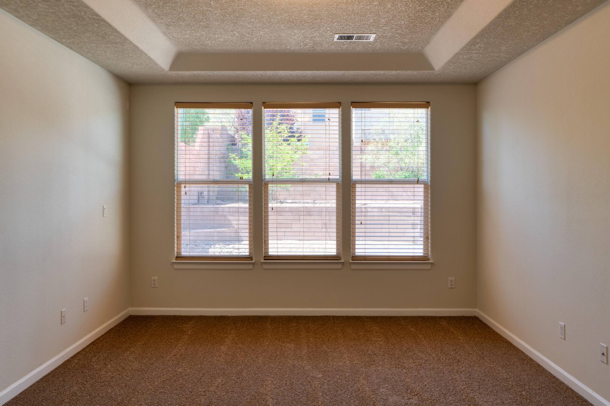 3520 North Pole Loop NE