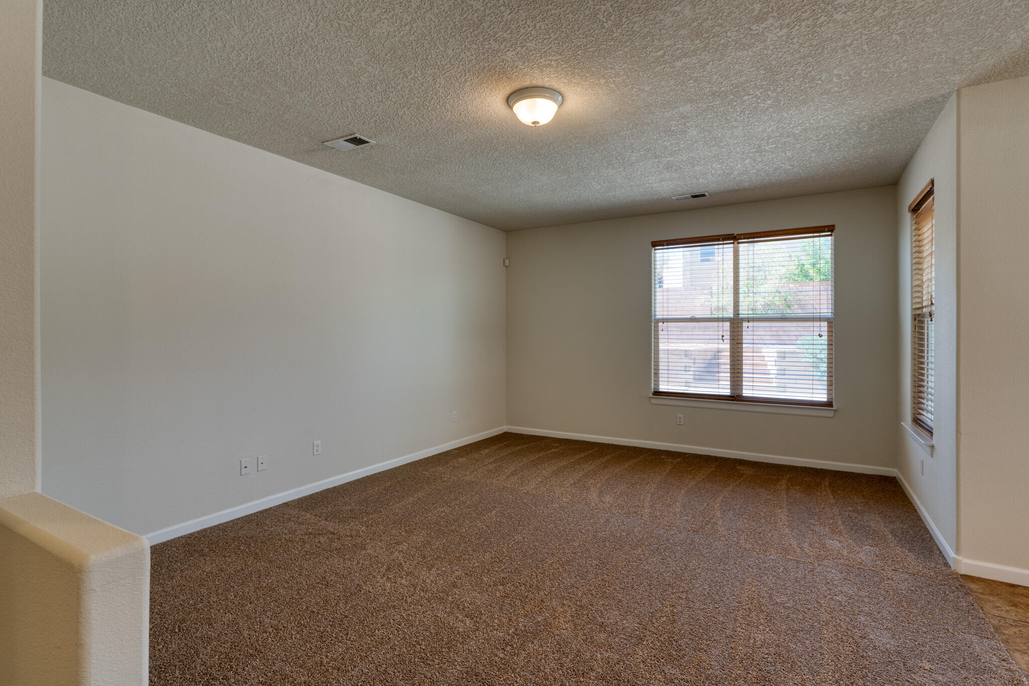 3520 North Pole Loop NE