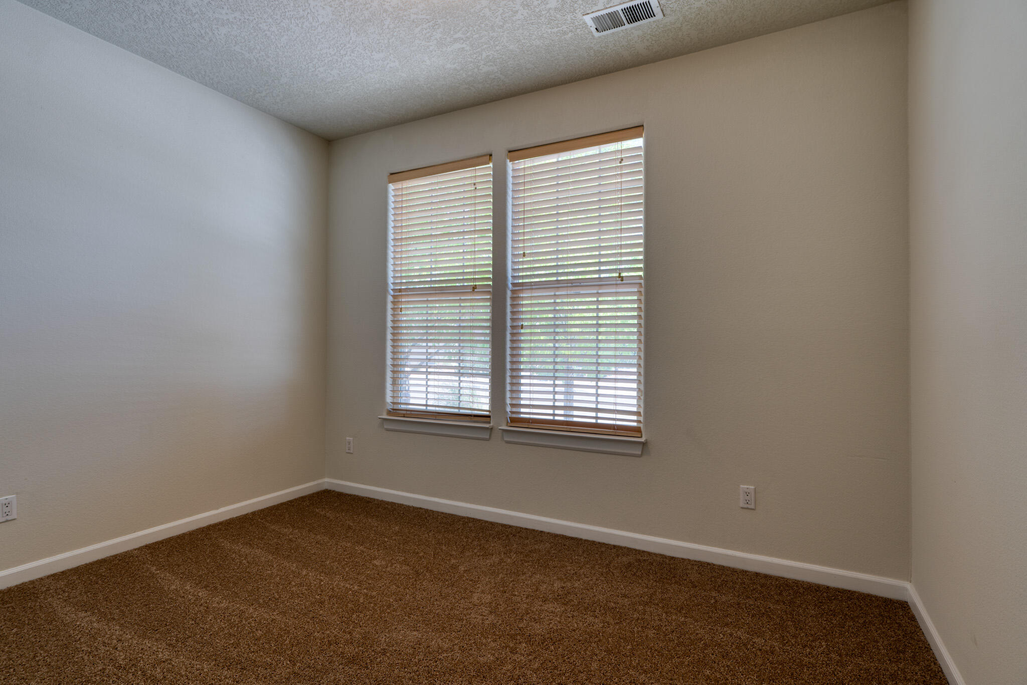 3520 North Pole Loop NE