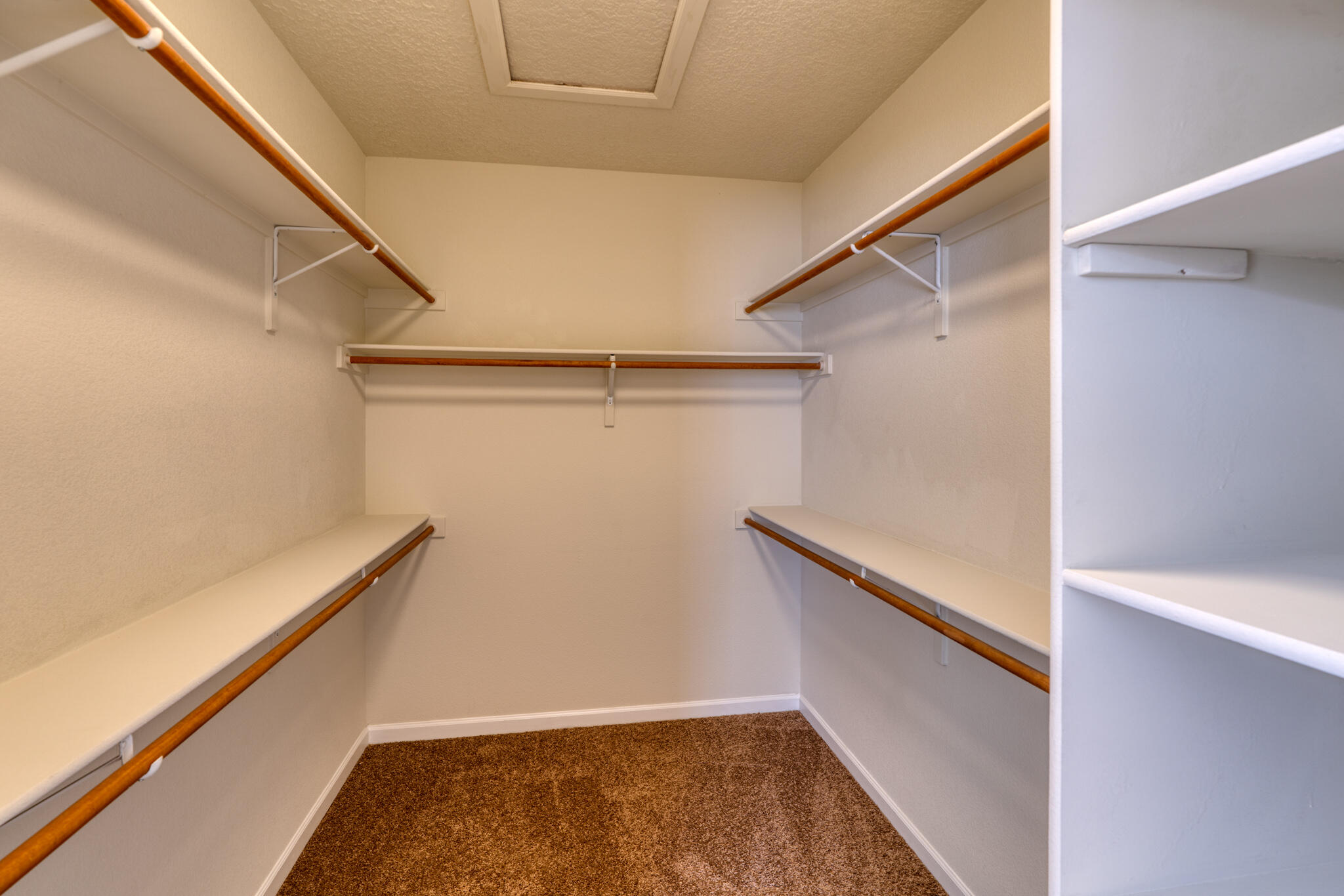 3520 North Pole Loop NE