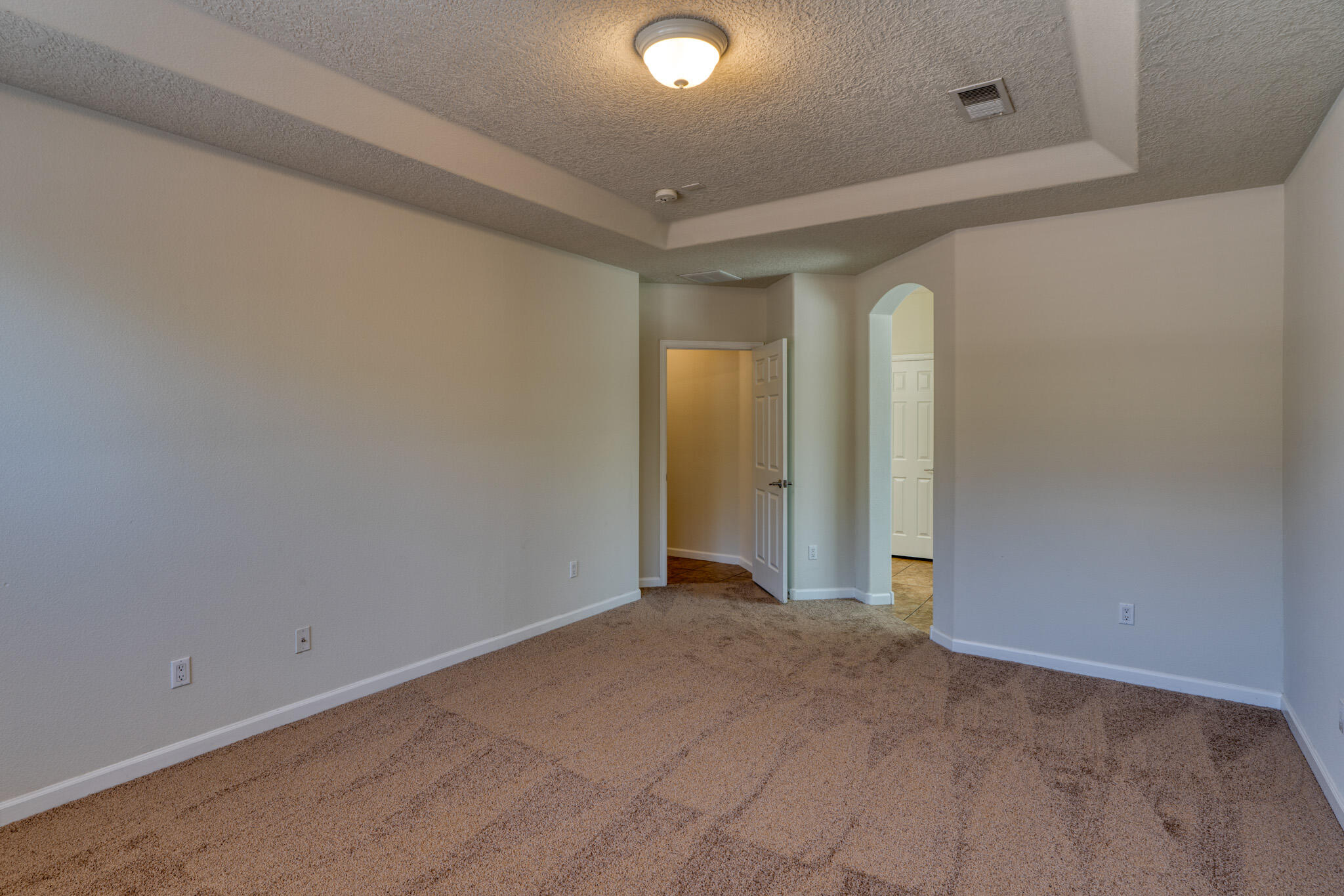 3520 North Pole Loop NE