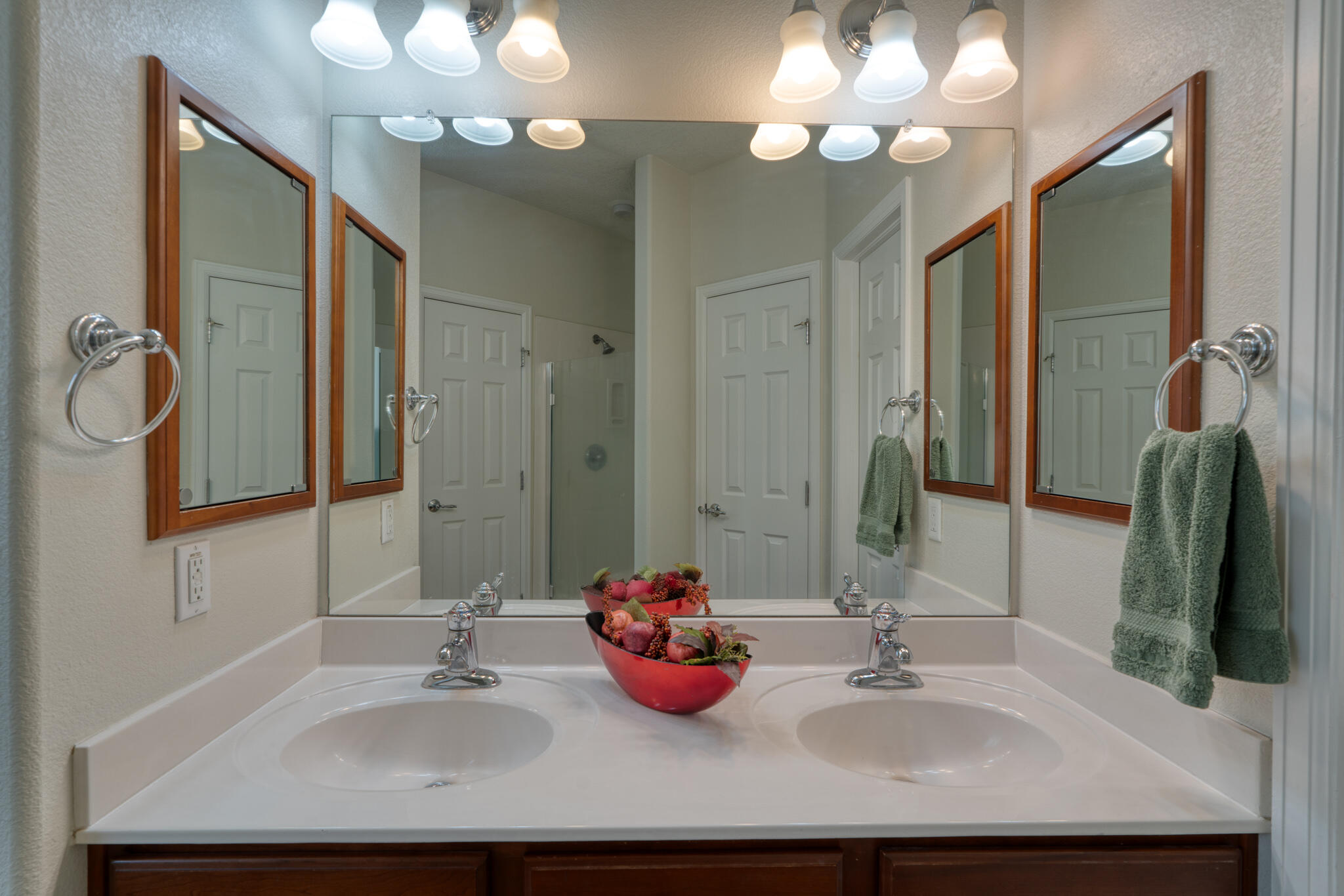 3520 North Pole Loop NE