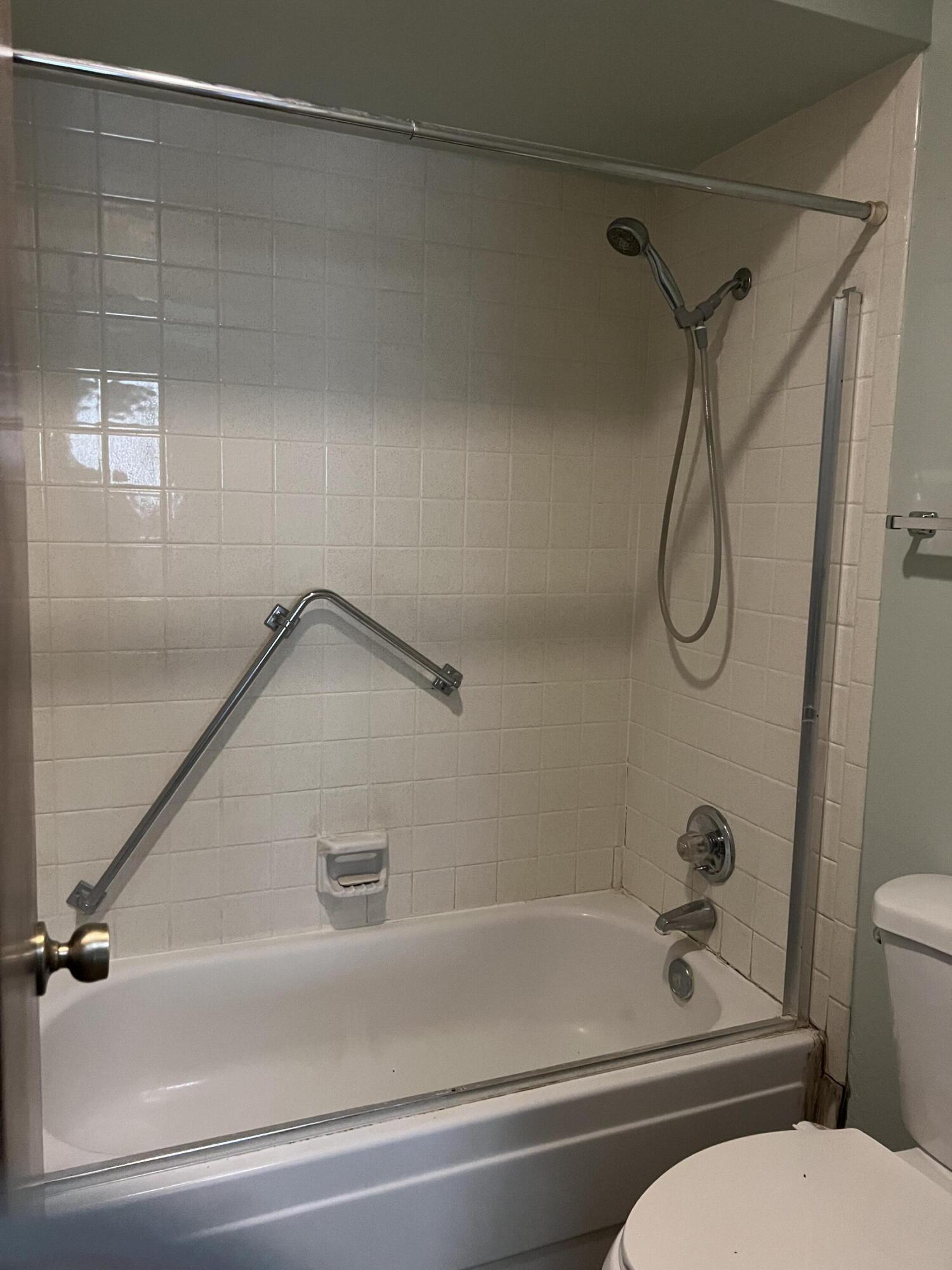 6114 Gibson Boulevard SE