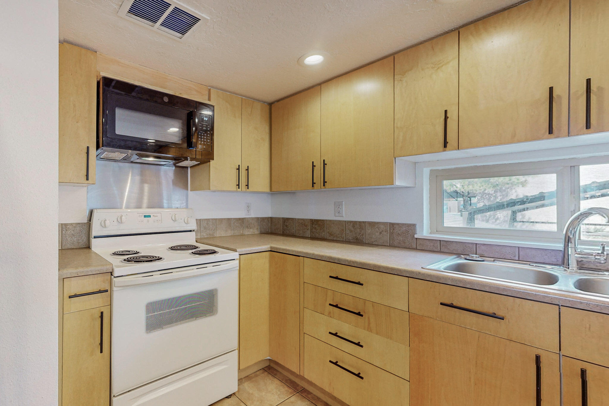 13166 Candelaria Road NE