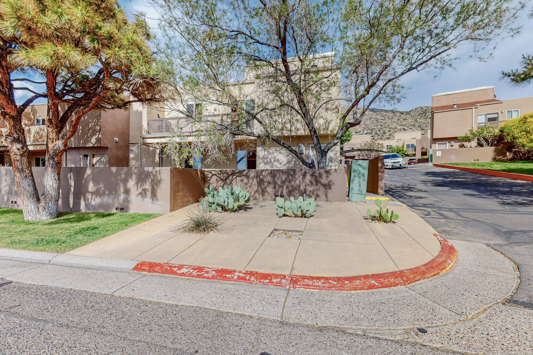 13166 Candelaria Road NE