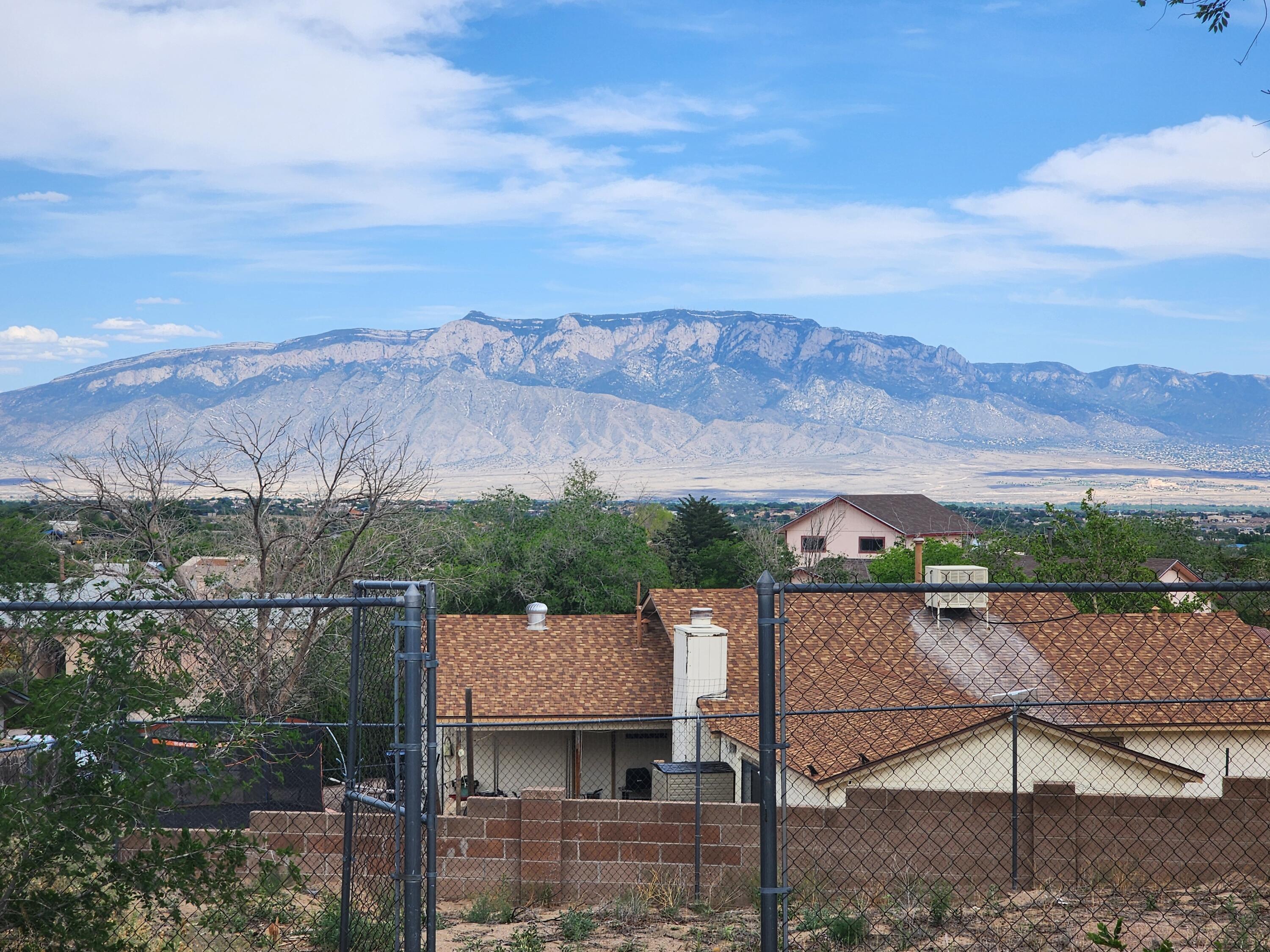 562 Mindoro Drive SE