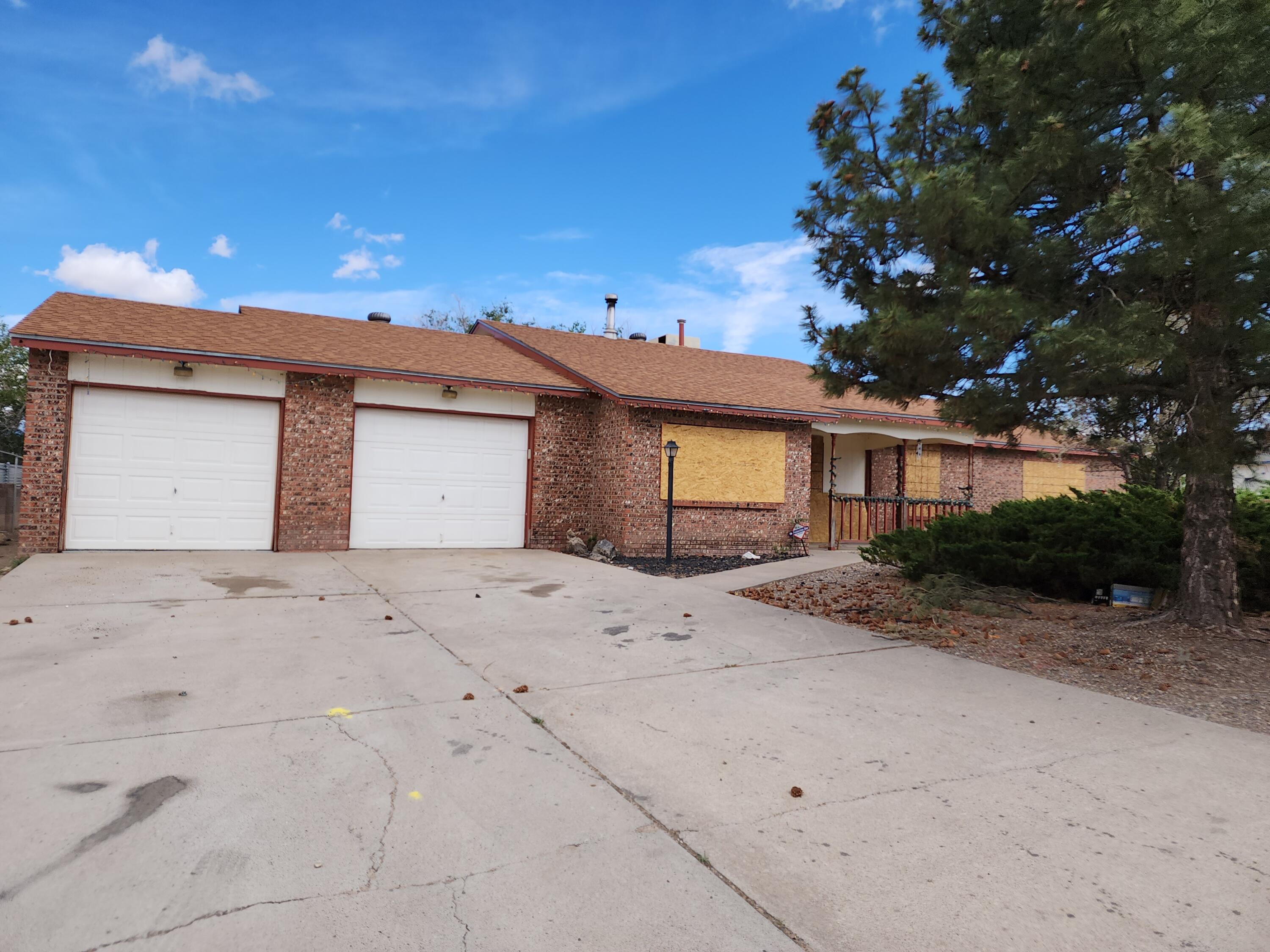 562 Mindoro Drive SE