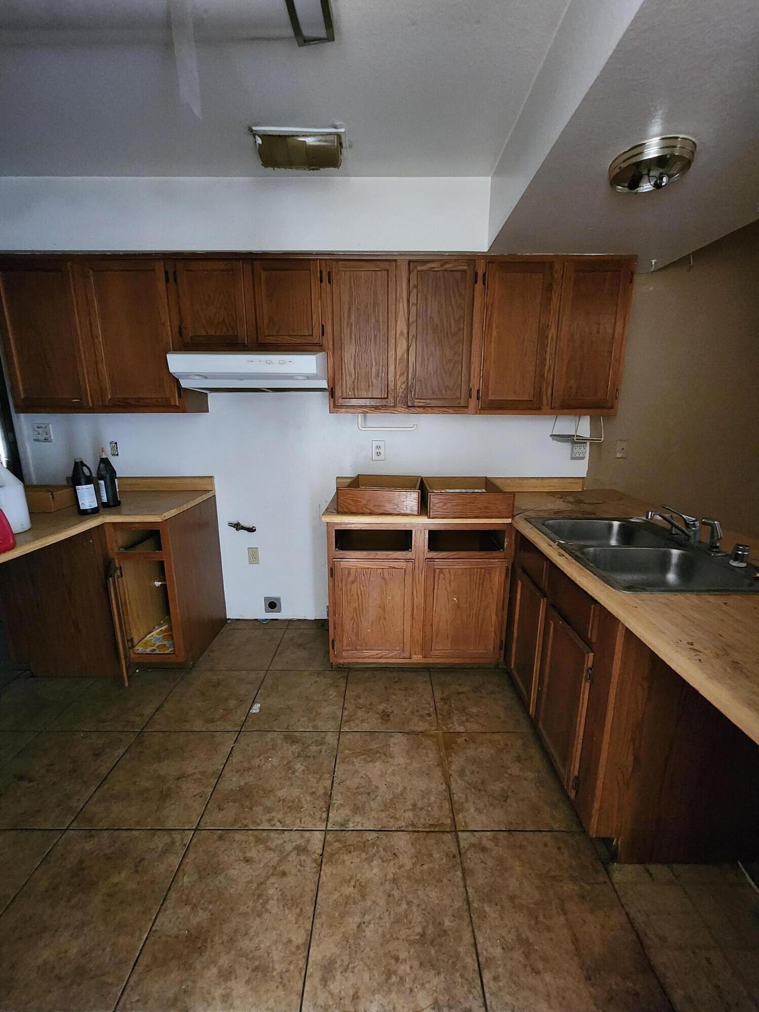 562 Mindoro Drive SE