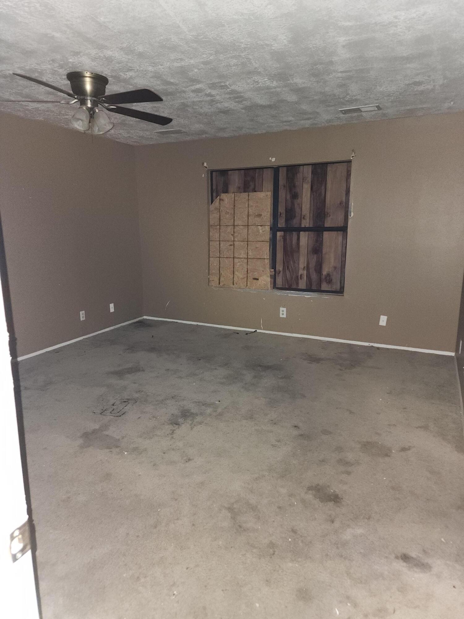 562 Mindoro Drive SE