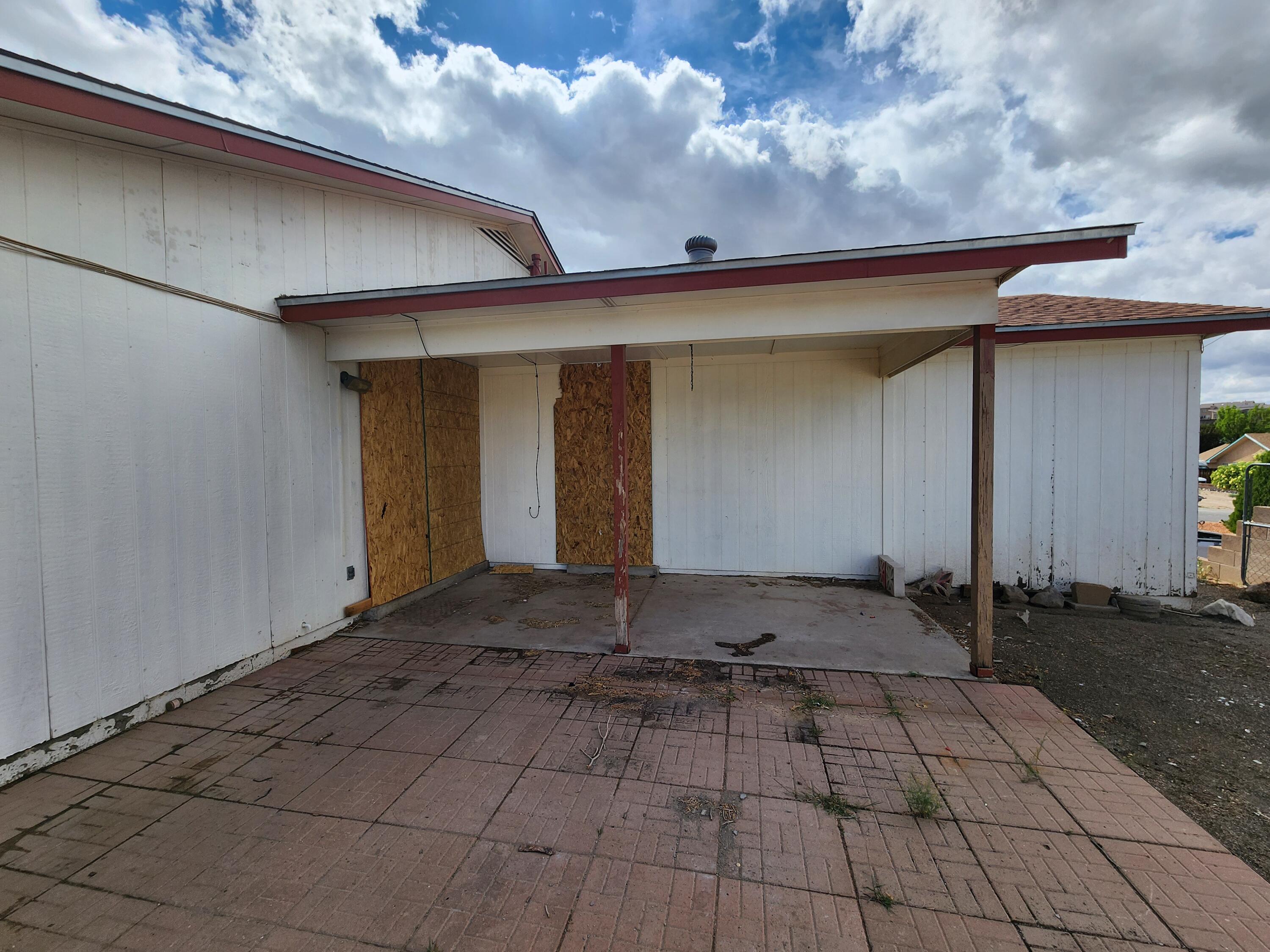 562 Mindoro Drive SE