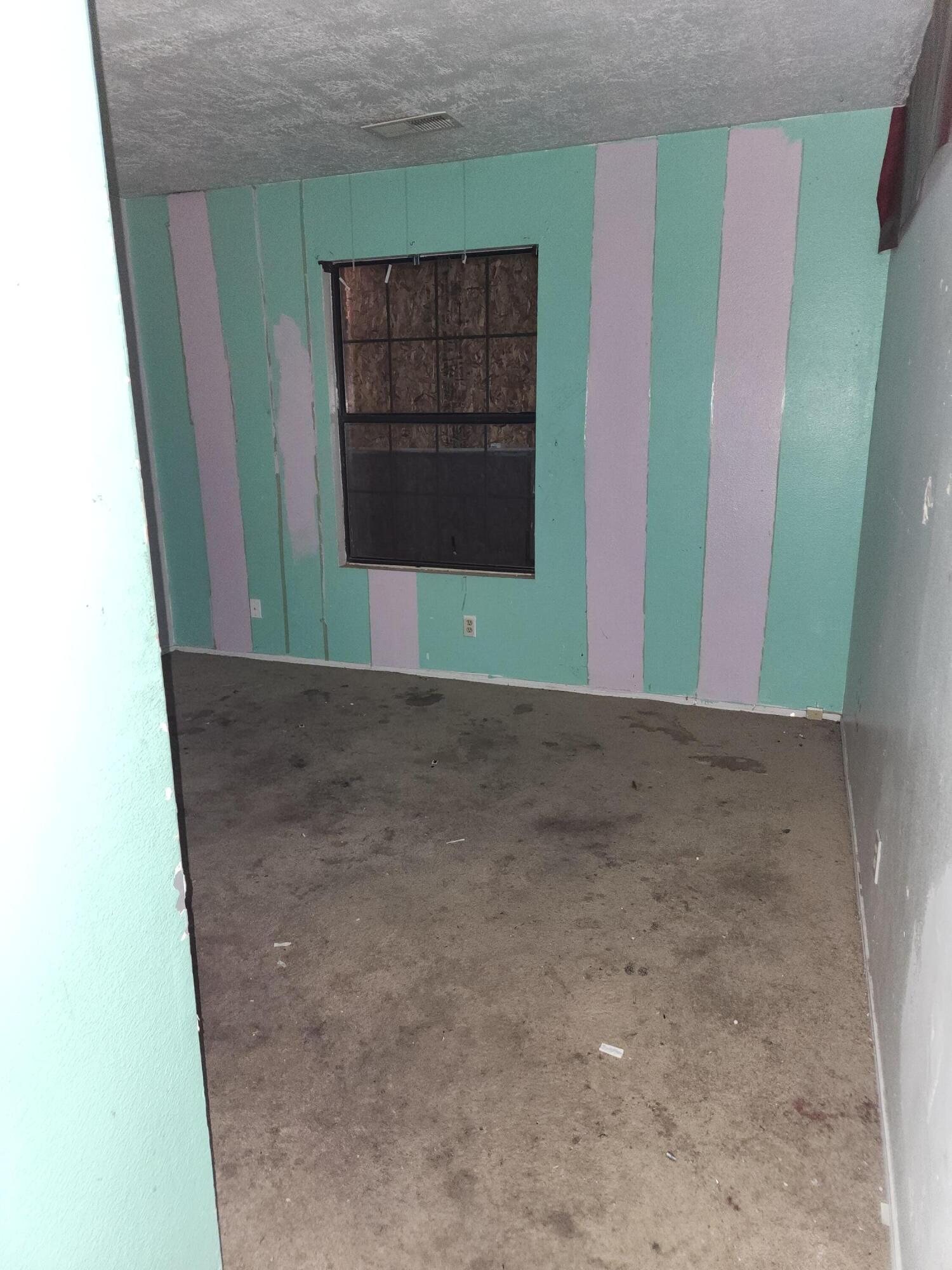 562 Mindoro Drive SE